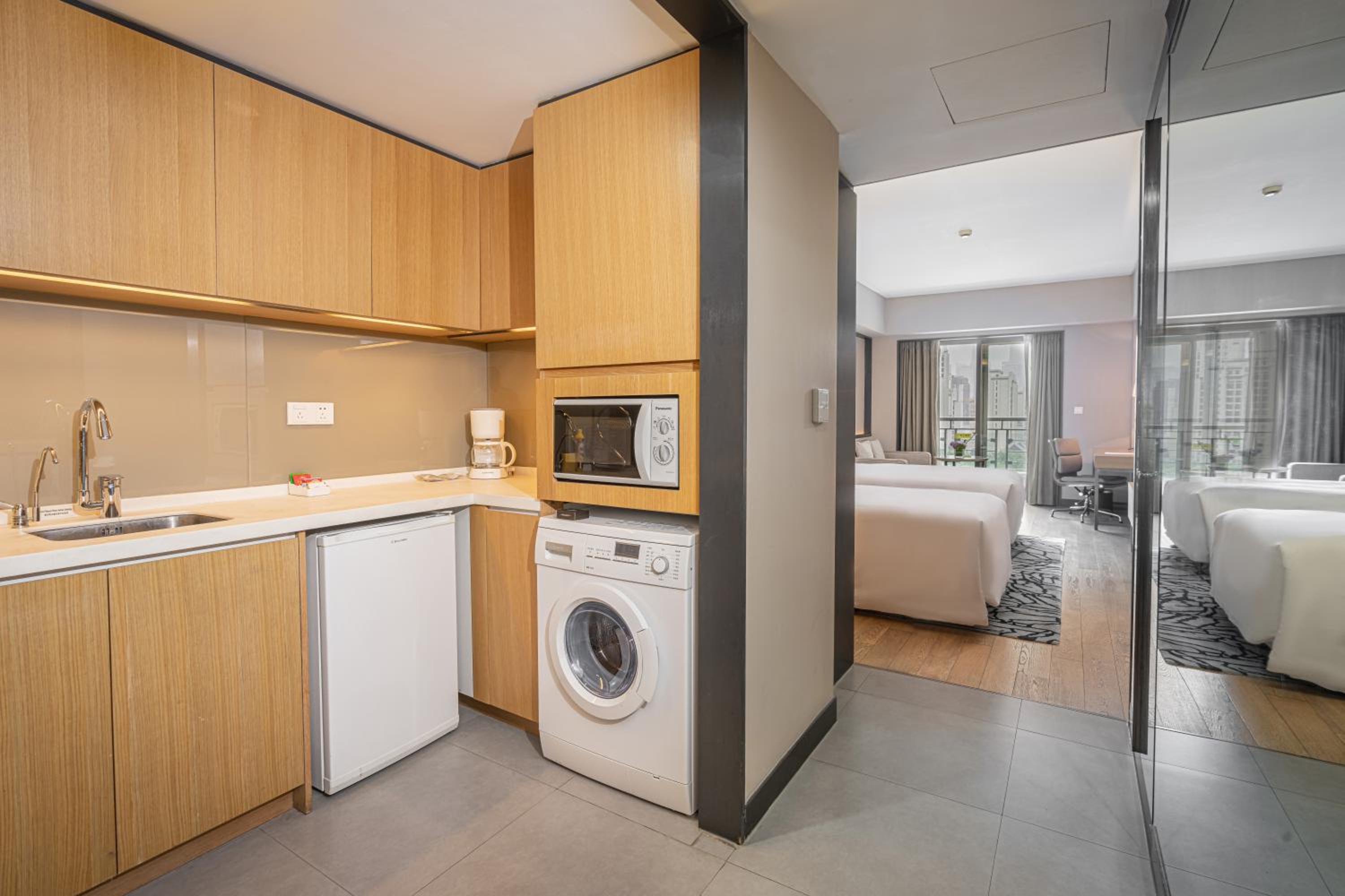 Executive Studio with Twin Beds - Photo 2