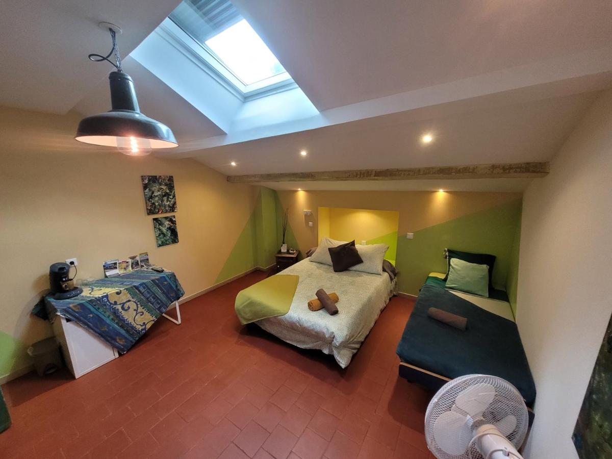 Triple Room with Shared Bathroom photo 2
