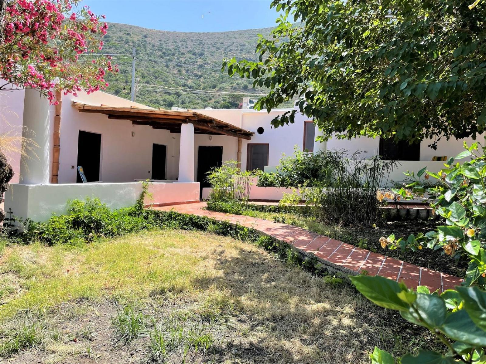 One-Bedroom House photo 2