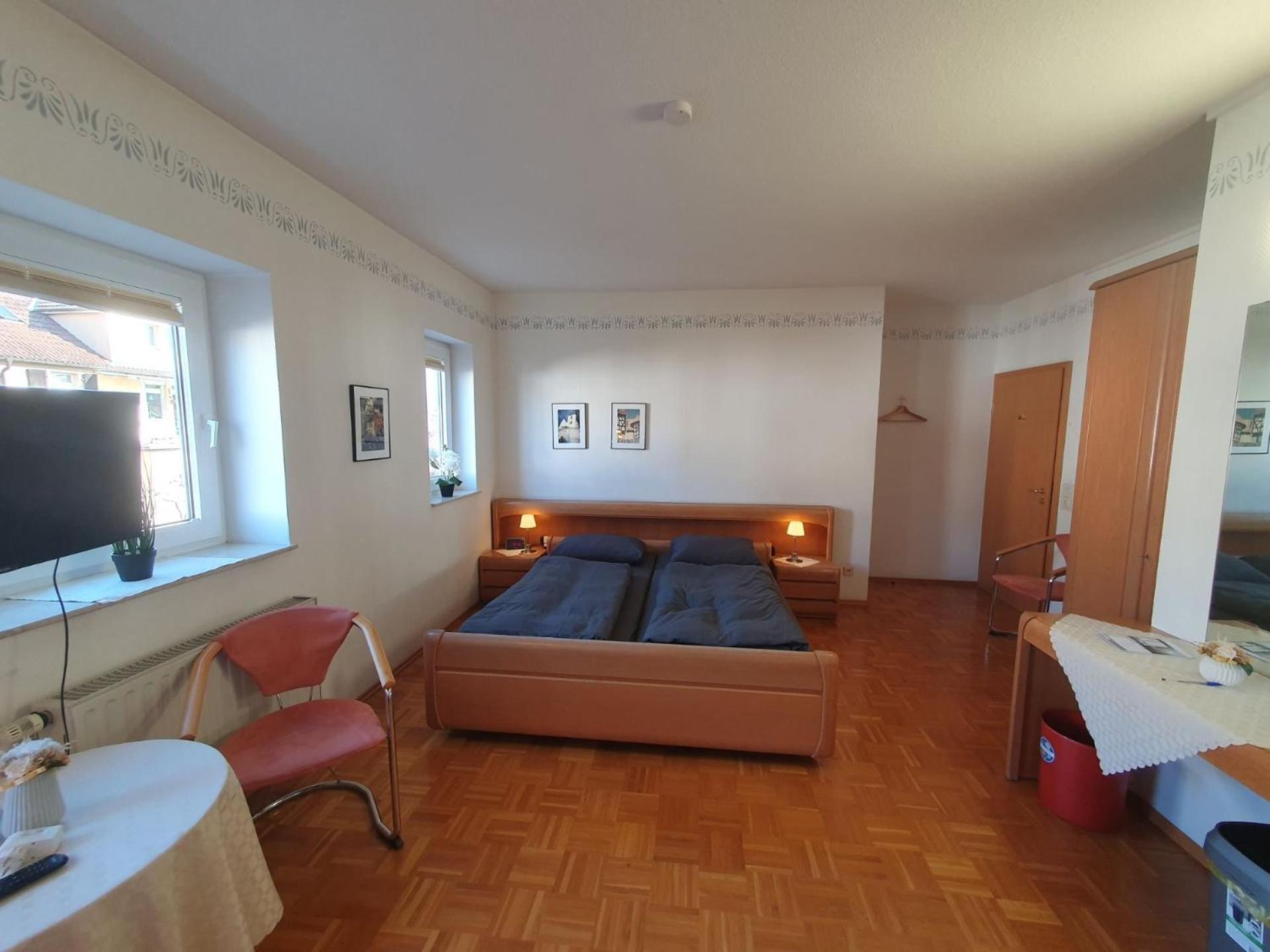 One-Bedroom Apartment photo 1