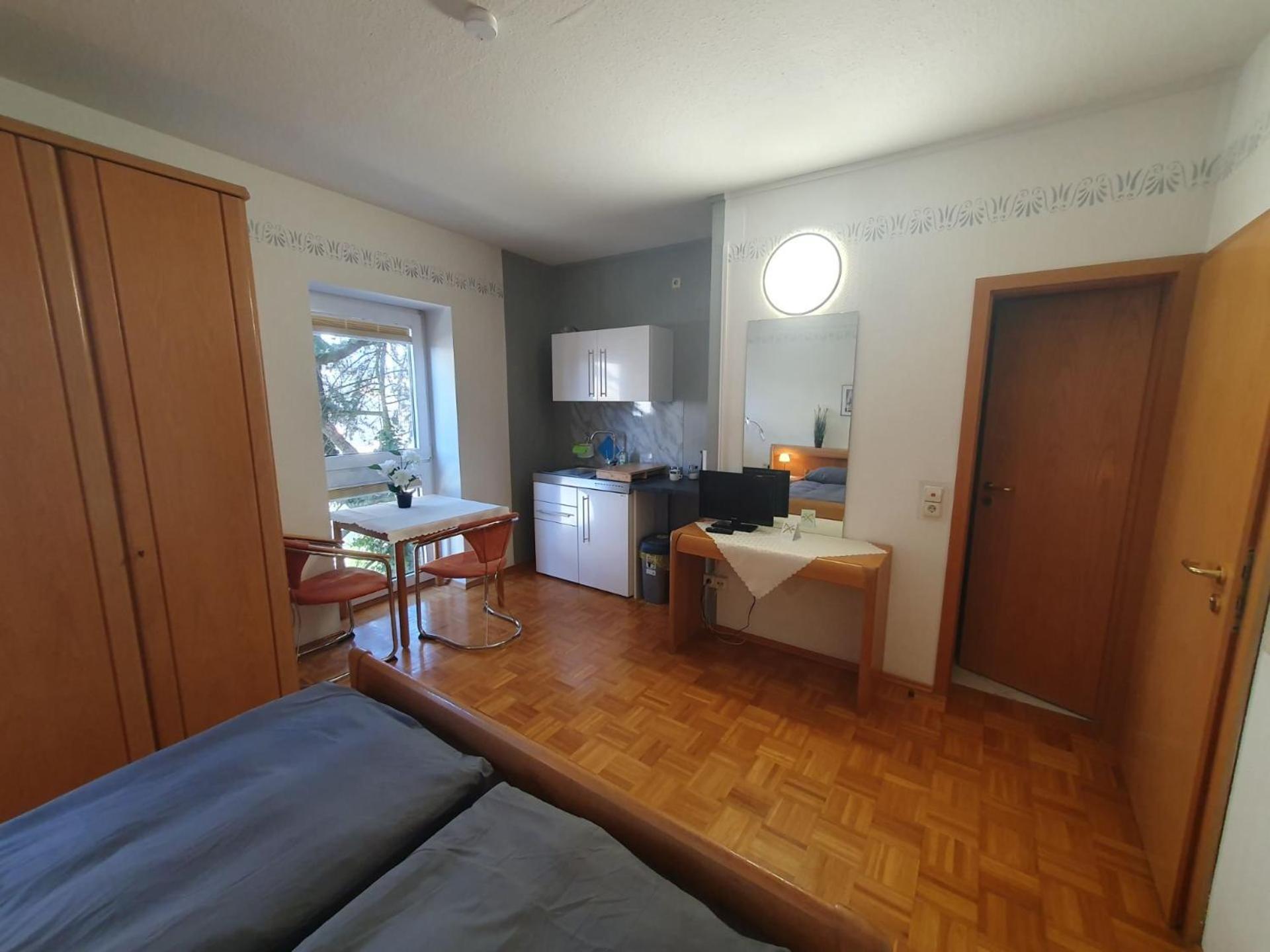 One-Bedroom Apartment photo 1