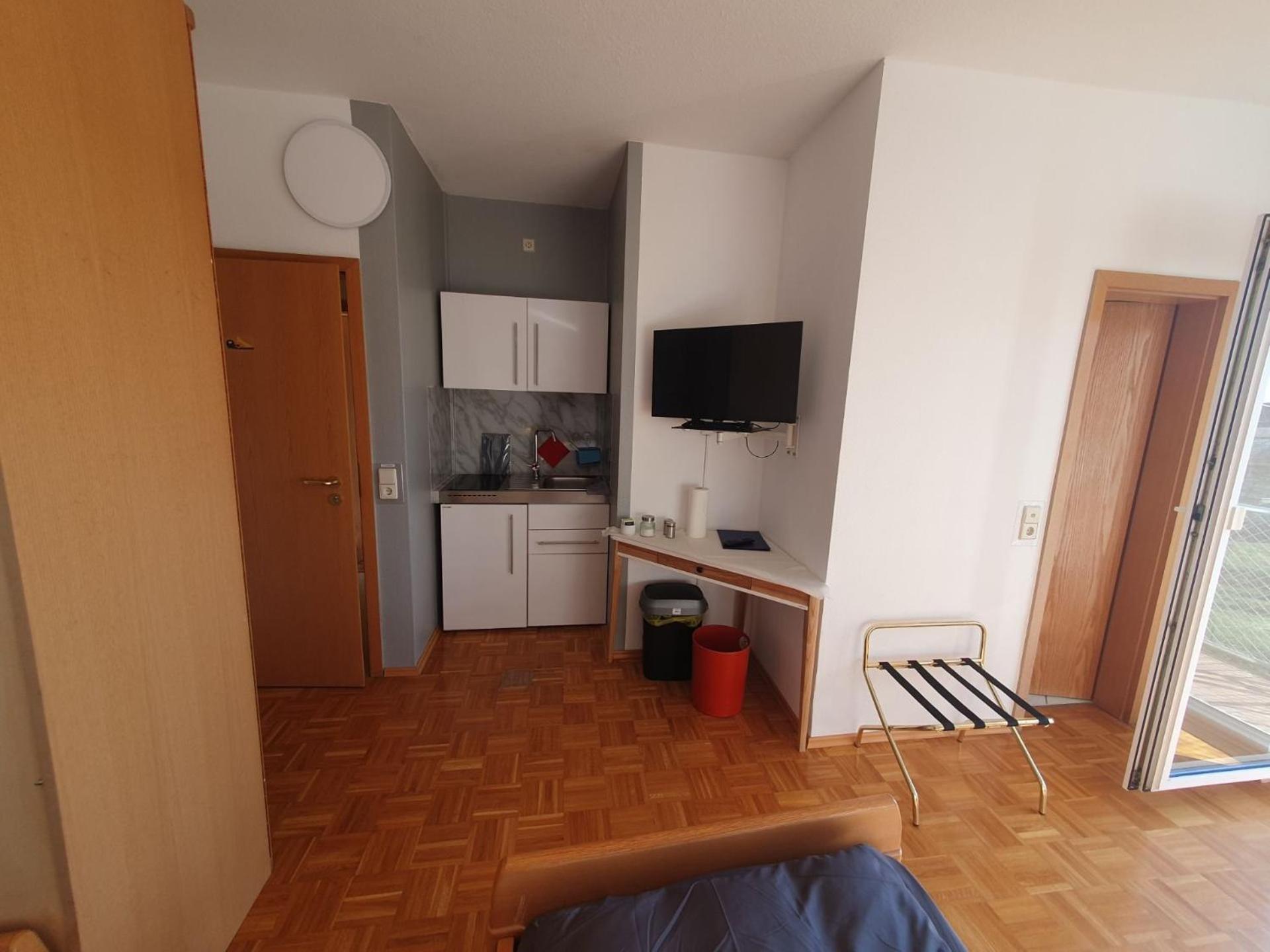 Apartment with Balcony photo 3