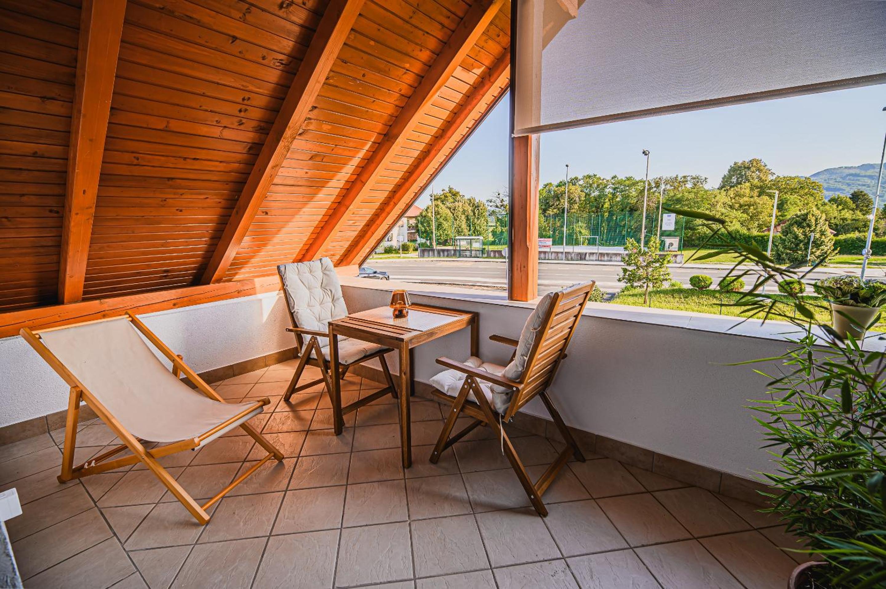 One Bedroom Apartment with Terrace photo 3