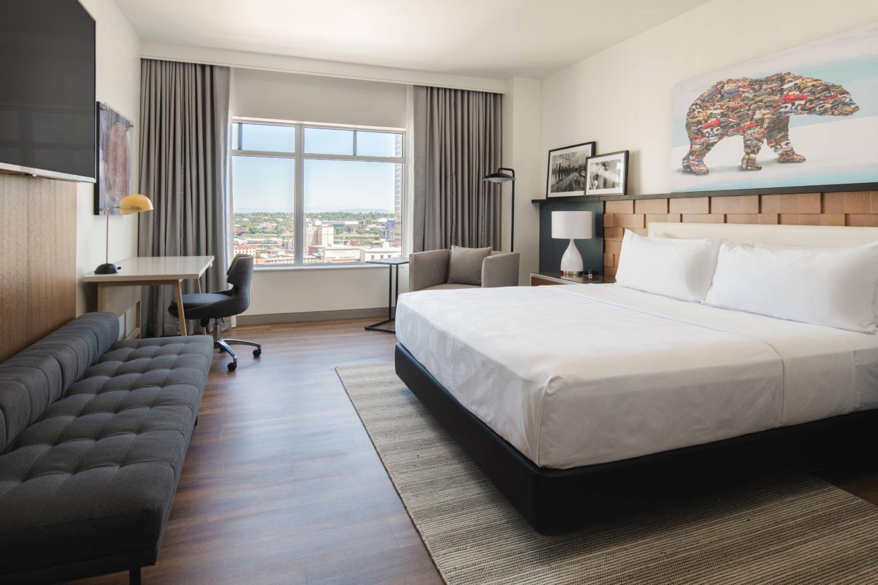 Club King Room with Lounge Access - Photo 1