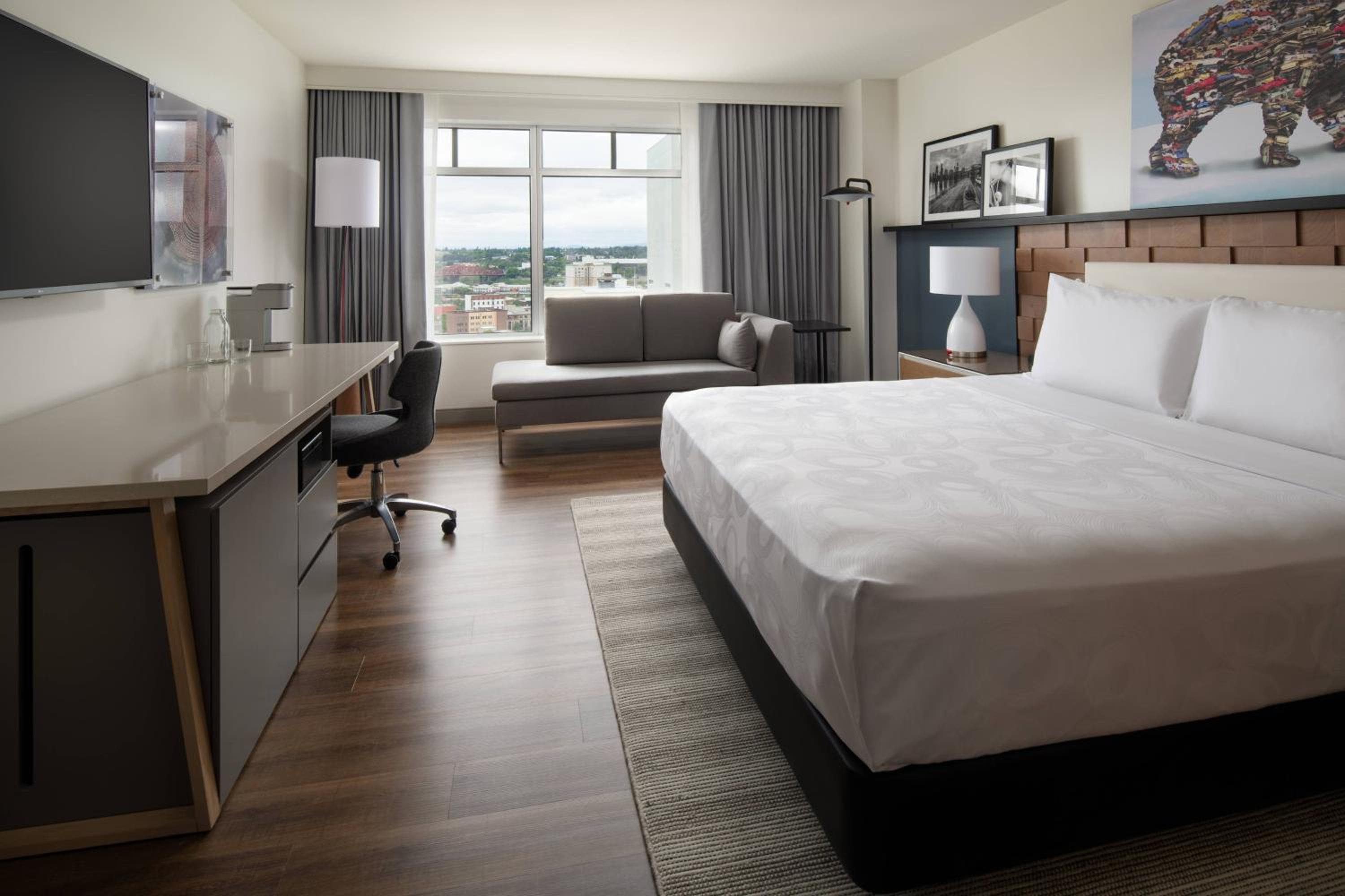 Club King Room with Lounge Access - Photo 10