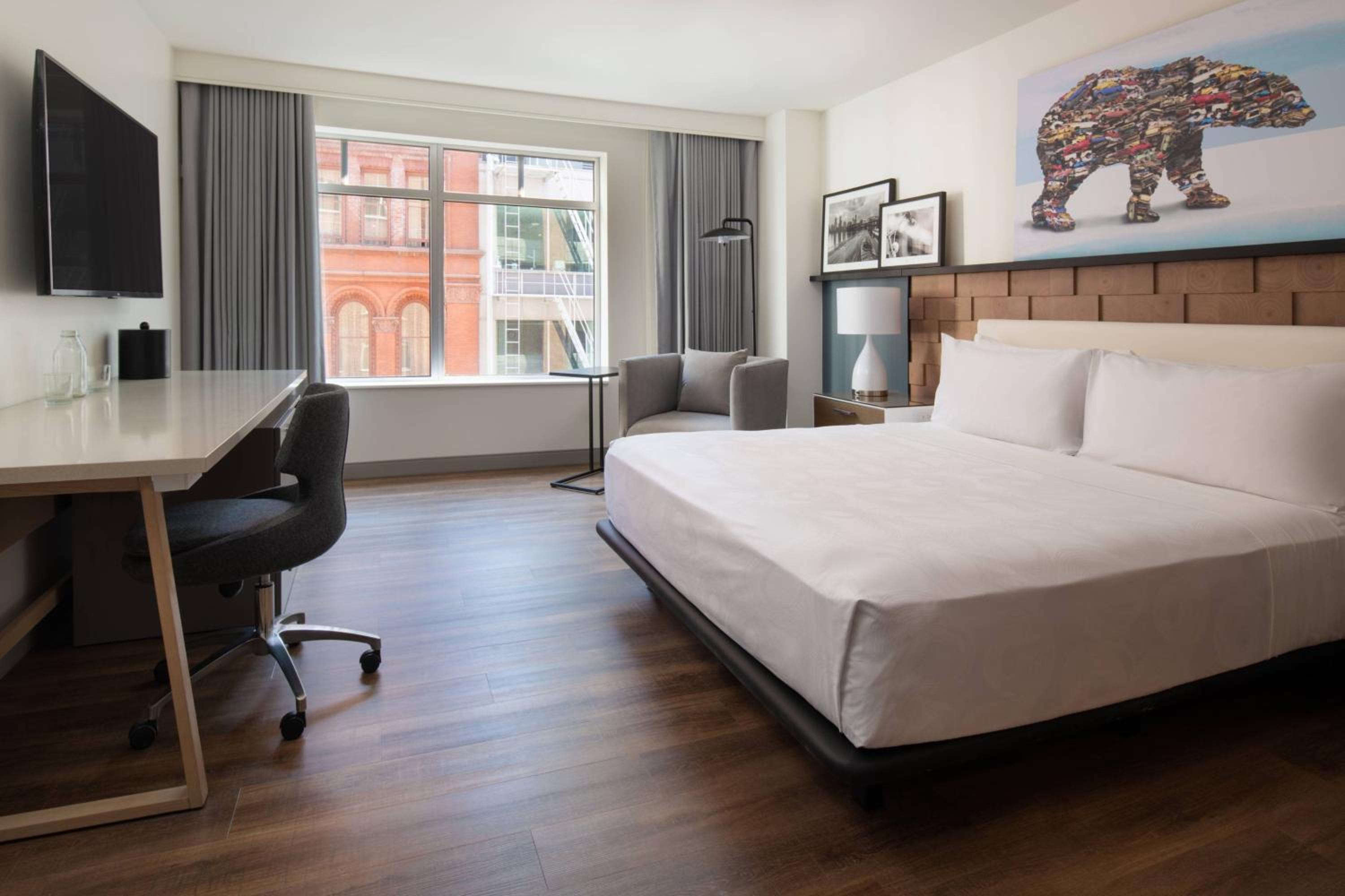 Standard King Room - Photo 4