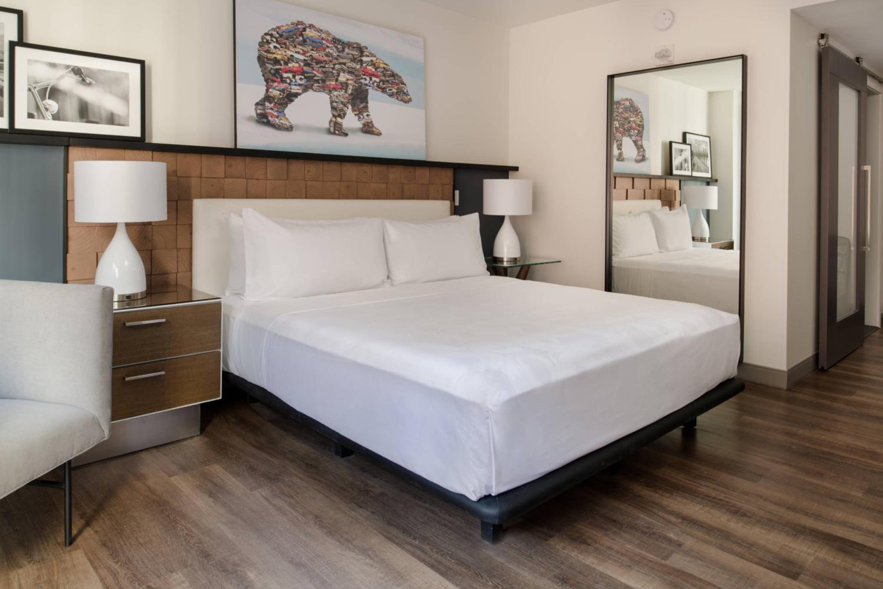 Standard King Room - Photo 3