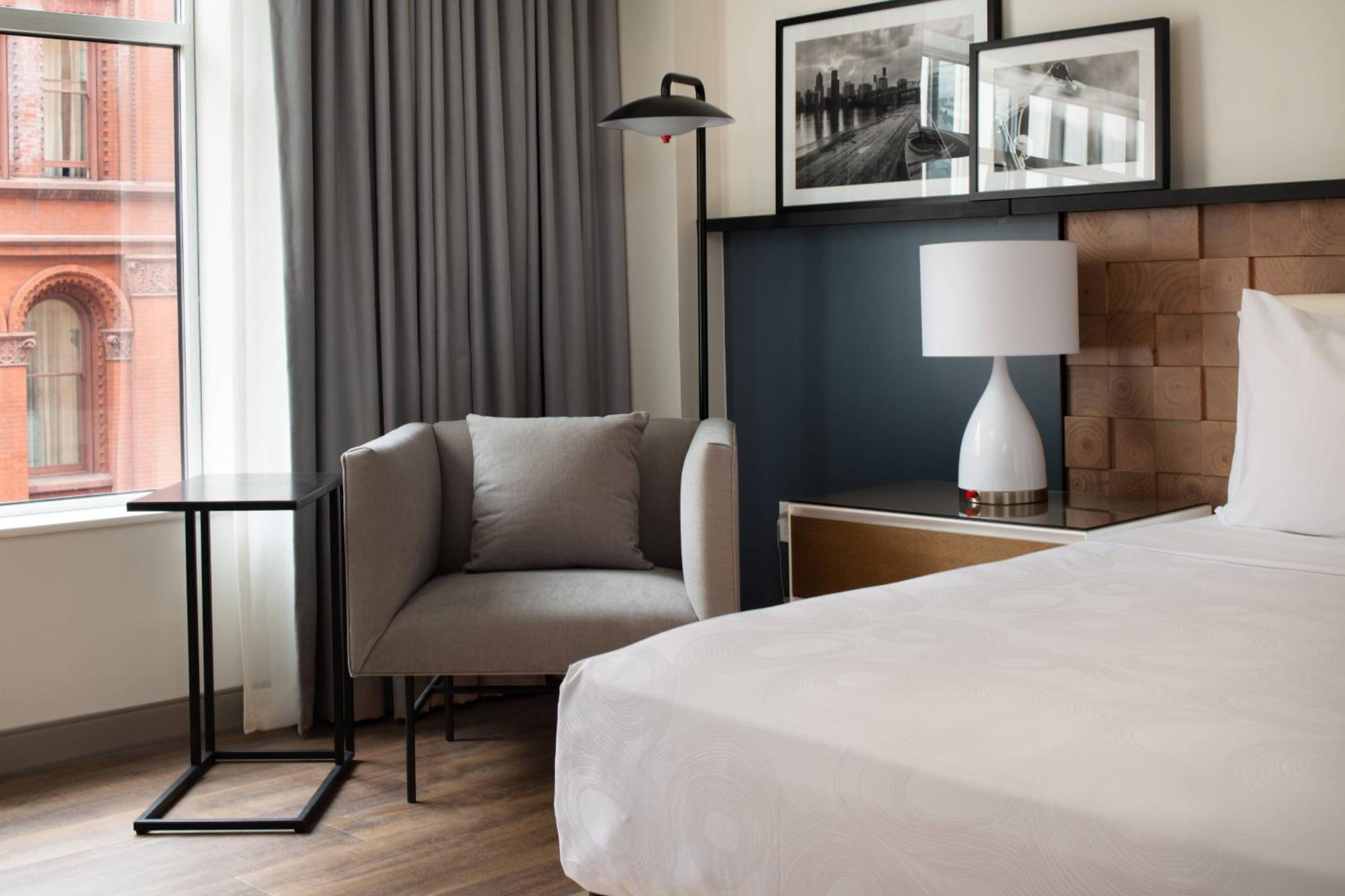 Standard King Room - Photo 5