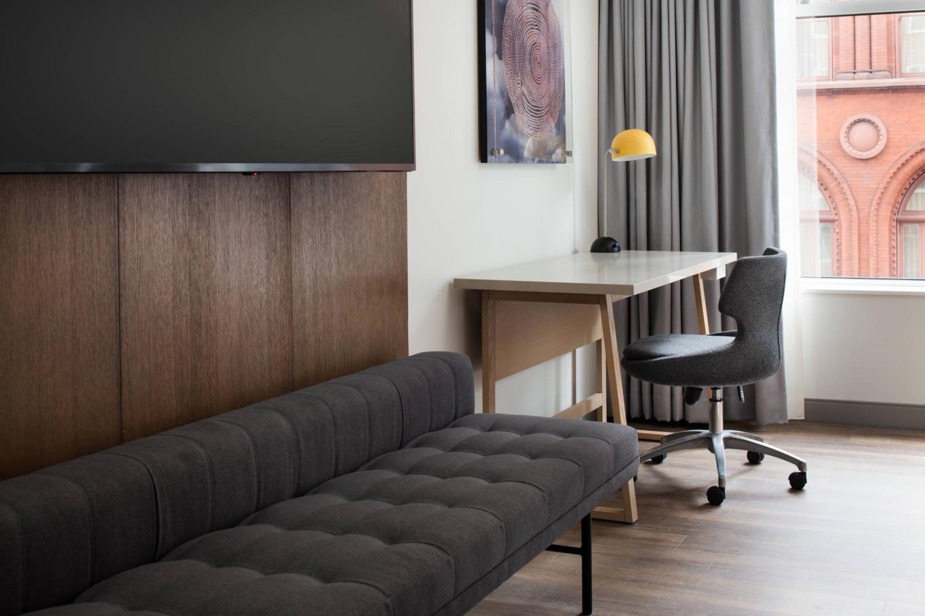 Standard King Room - Photo 6