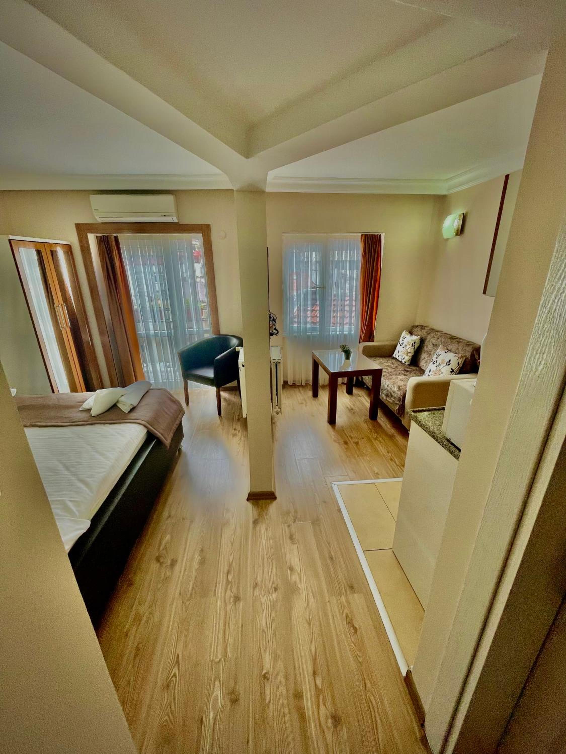 Deluxe Double Room with Balcony photo 1