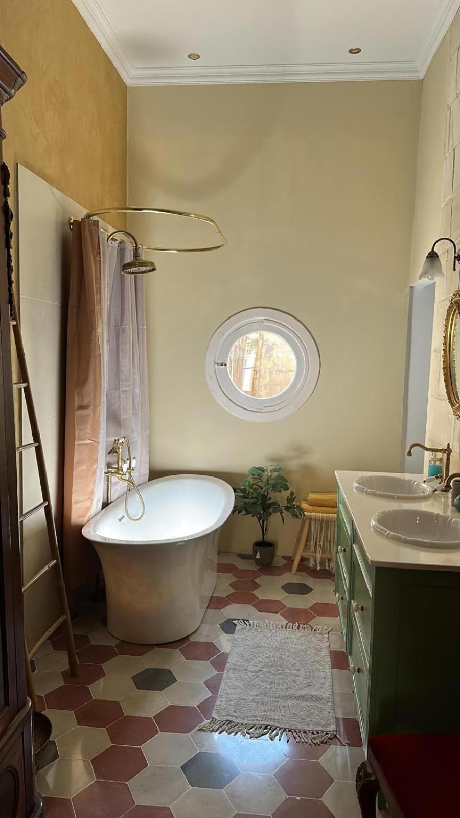 Deluxe Double Room with Bath photo 3