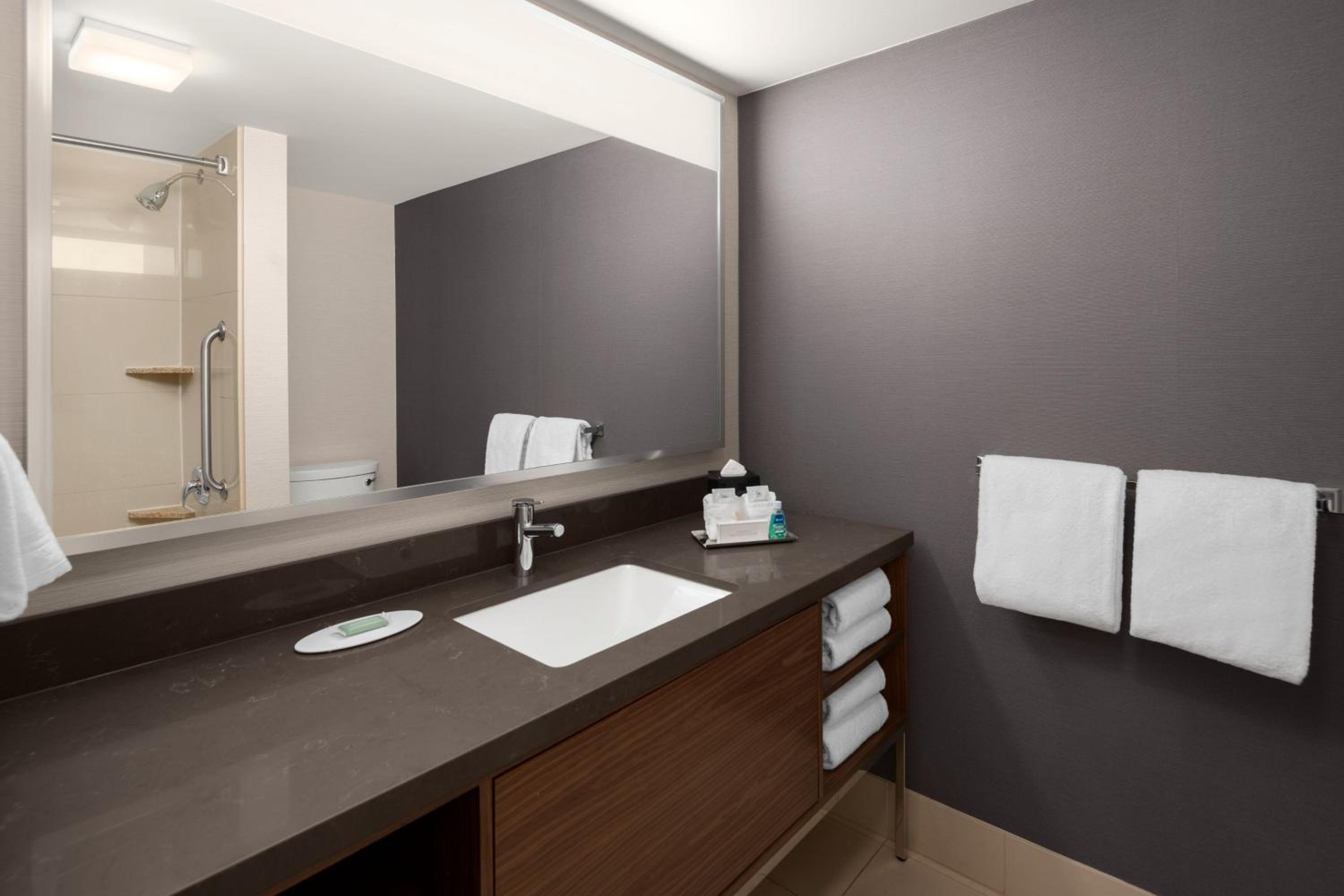 Standard King Room - Photo 4