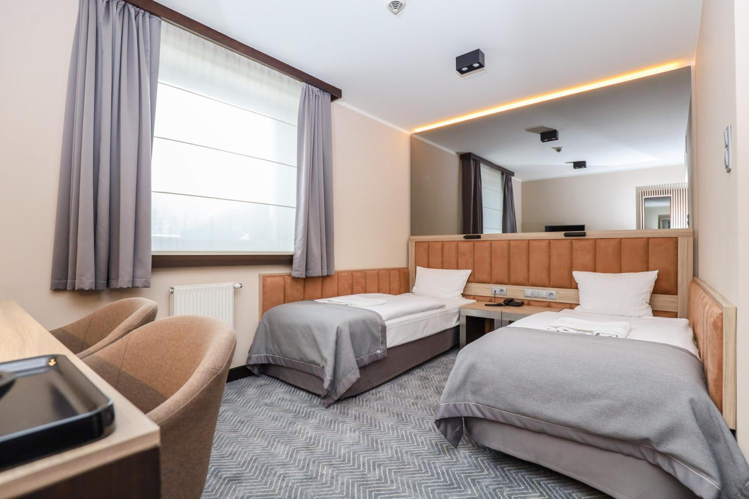 Classic Twin Room - Photo 10