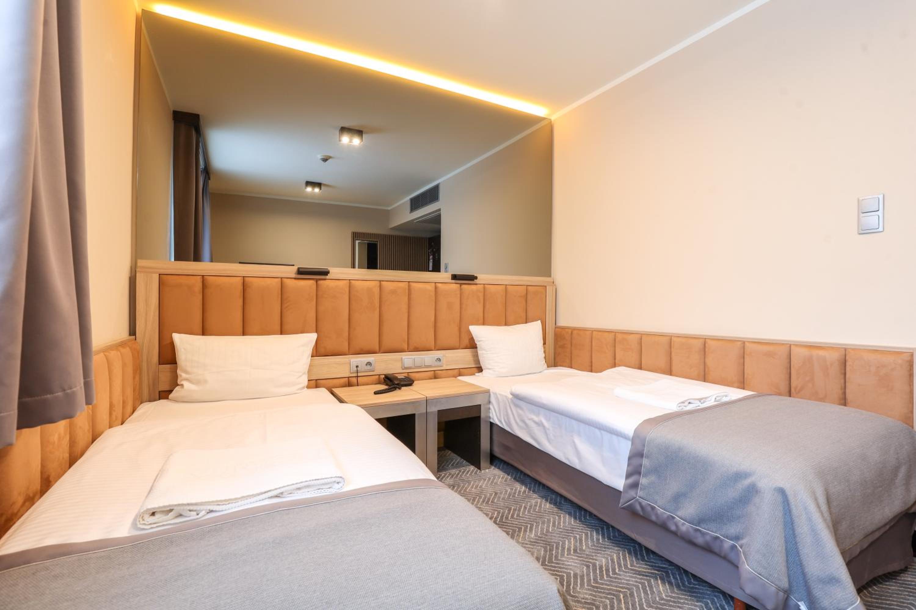 Classic Twin Room - Photo 11