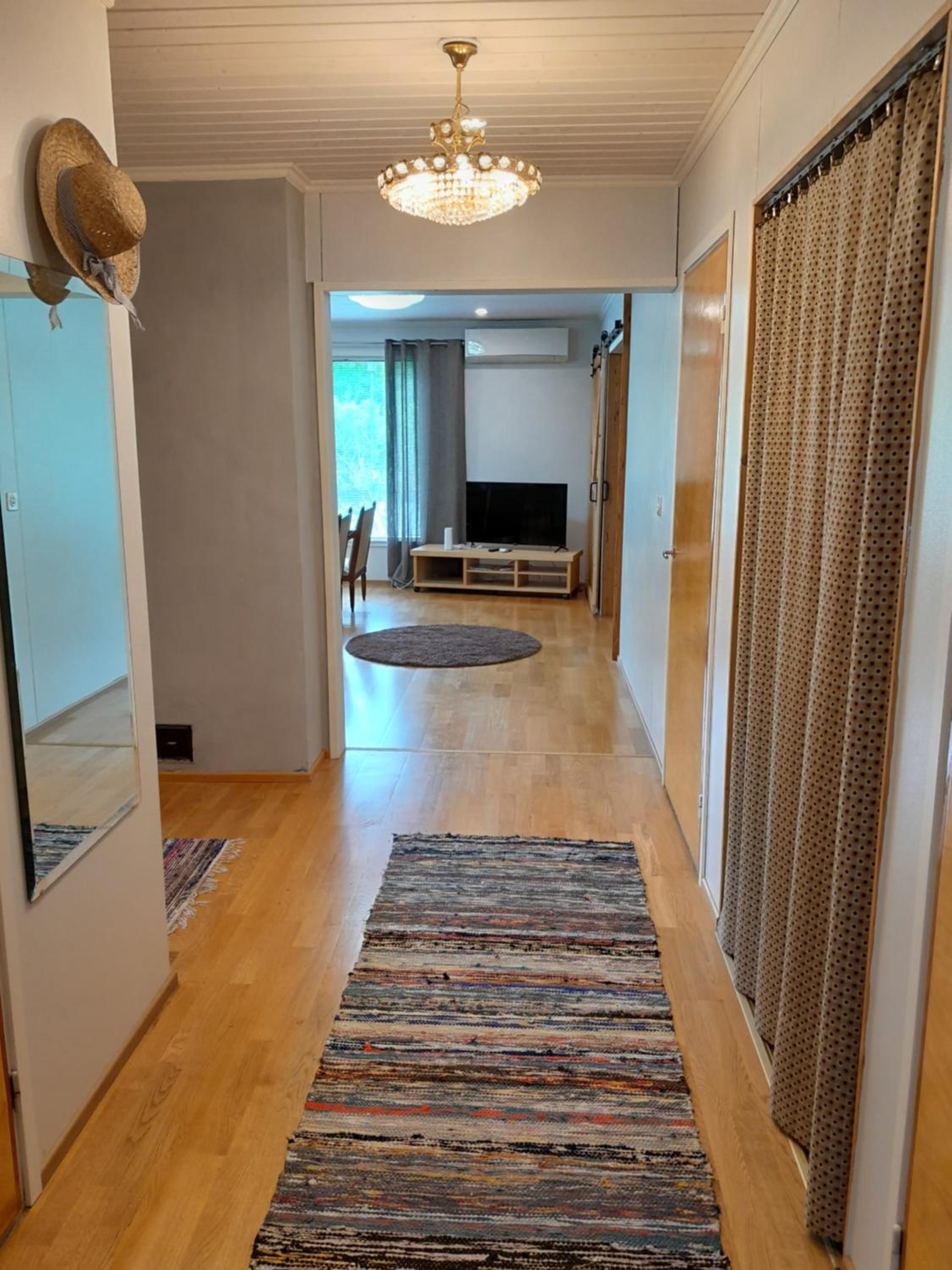 One-Bedroom Apartment photo 1