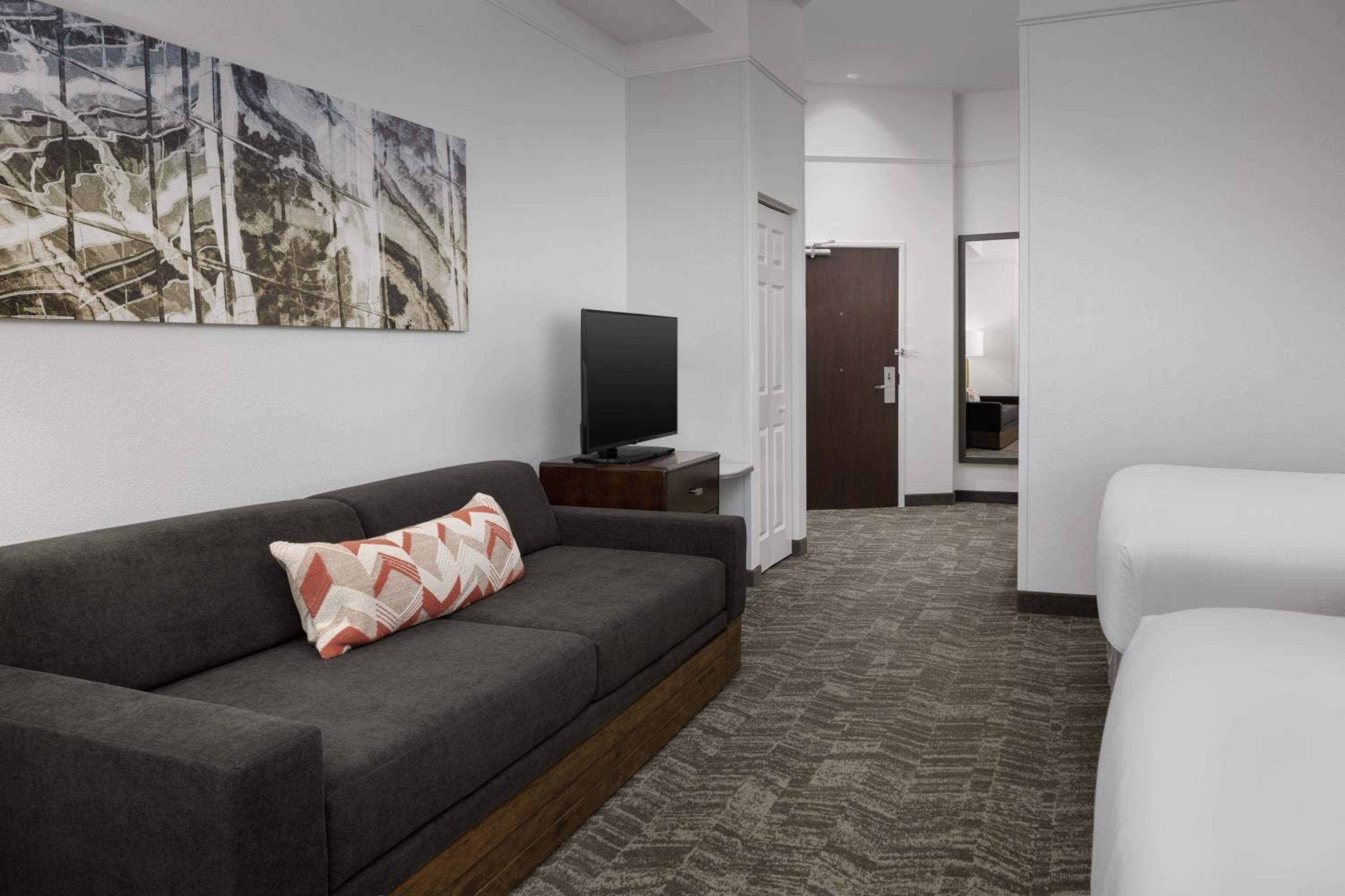 Suite with Two Queen Beds and Sofa Bed - Hearing Accessible - Photo 14