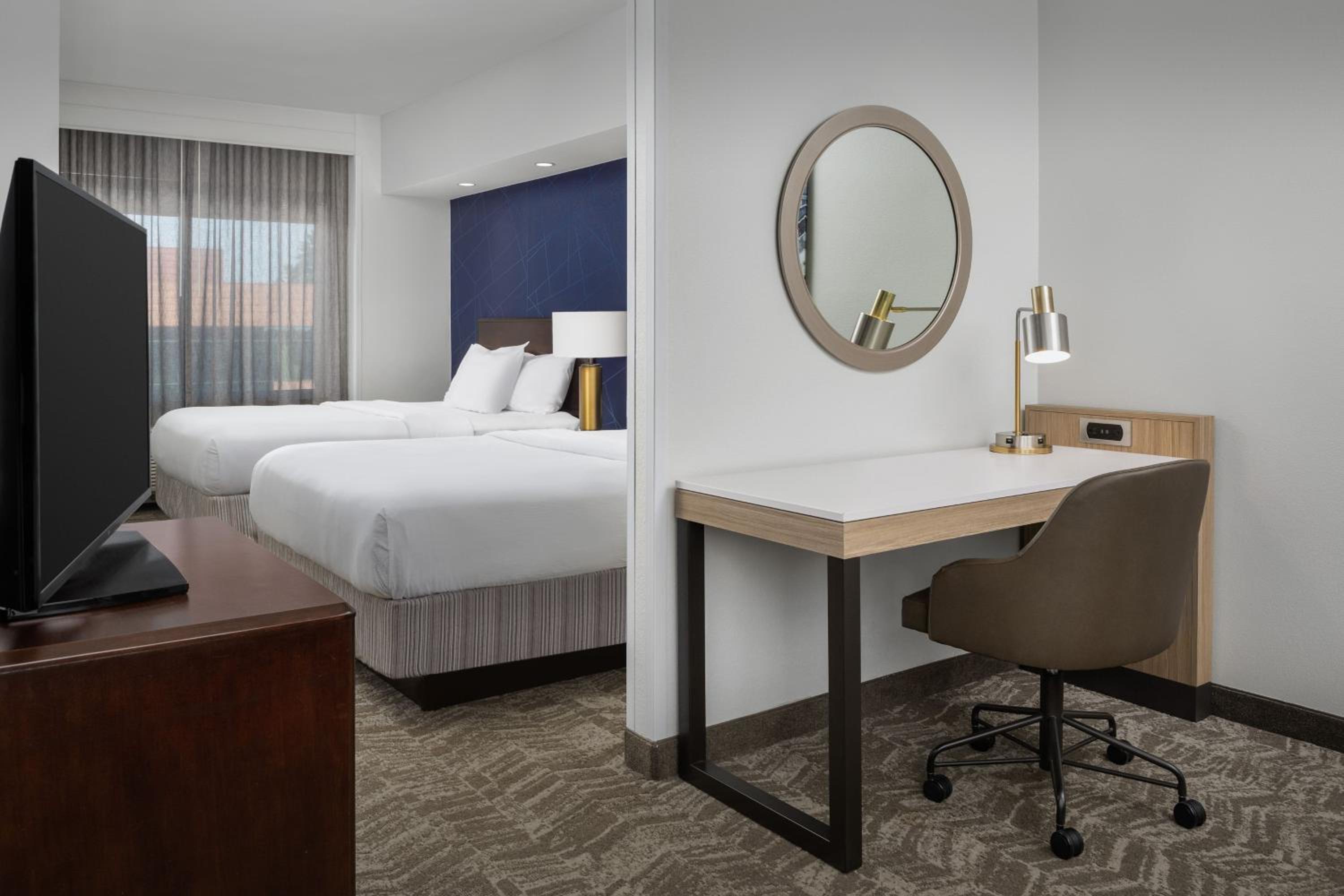 Suite with Two Queen Beds and Sofa Bed - Hearing Accessible - Photo 9
