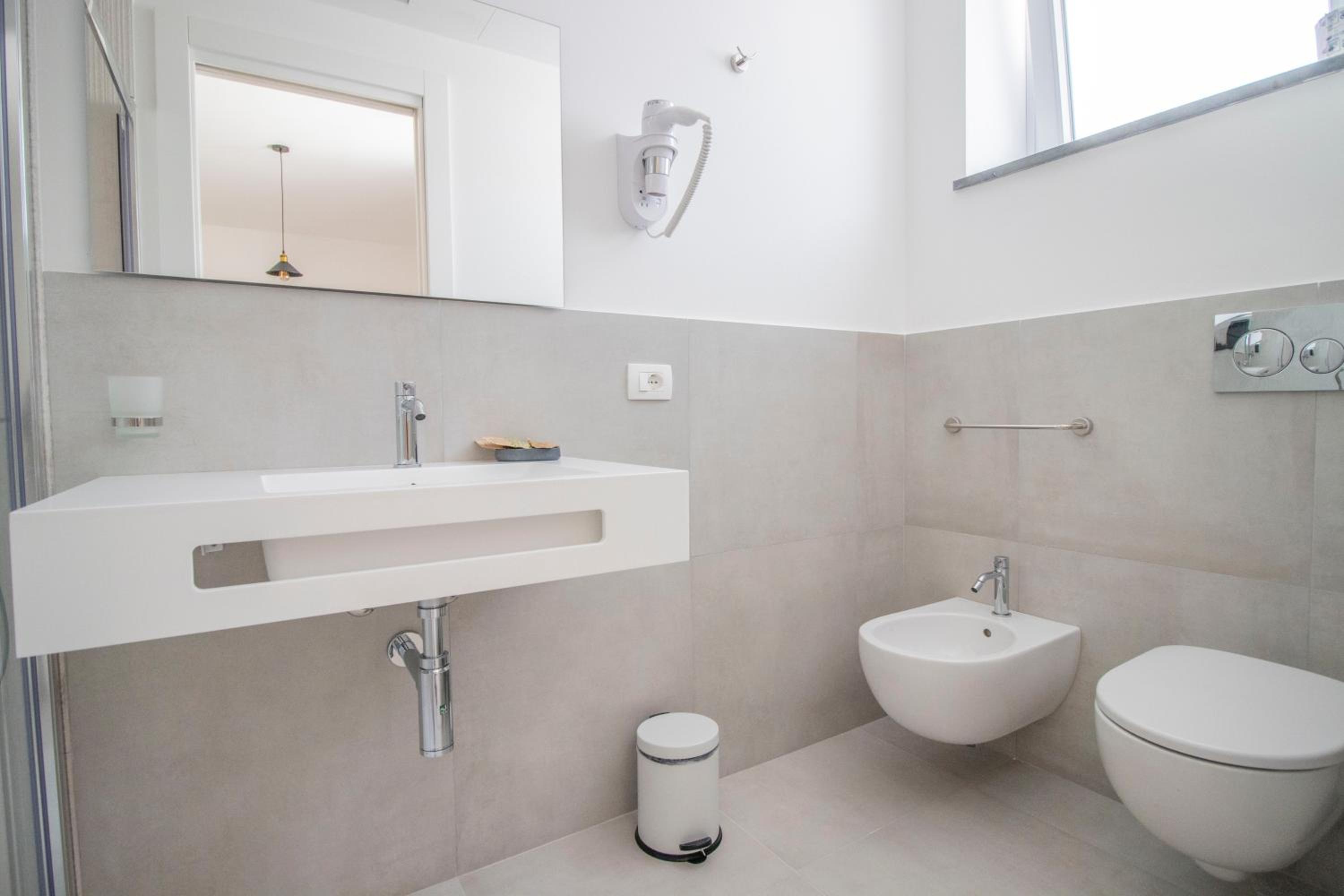Standard Double Room - Photo 6