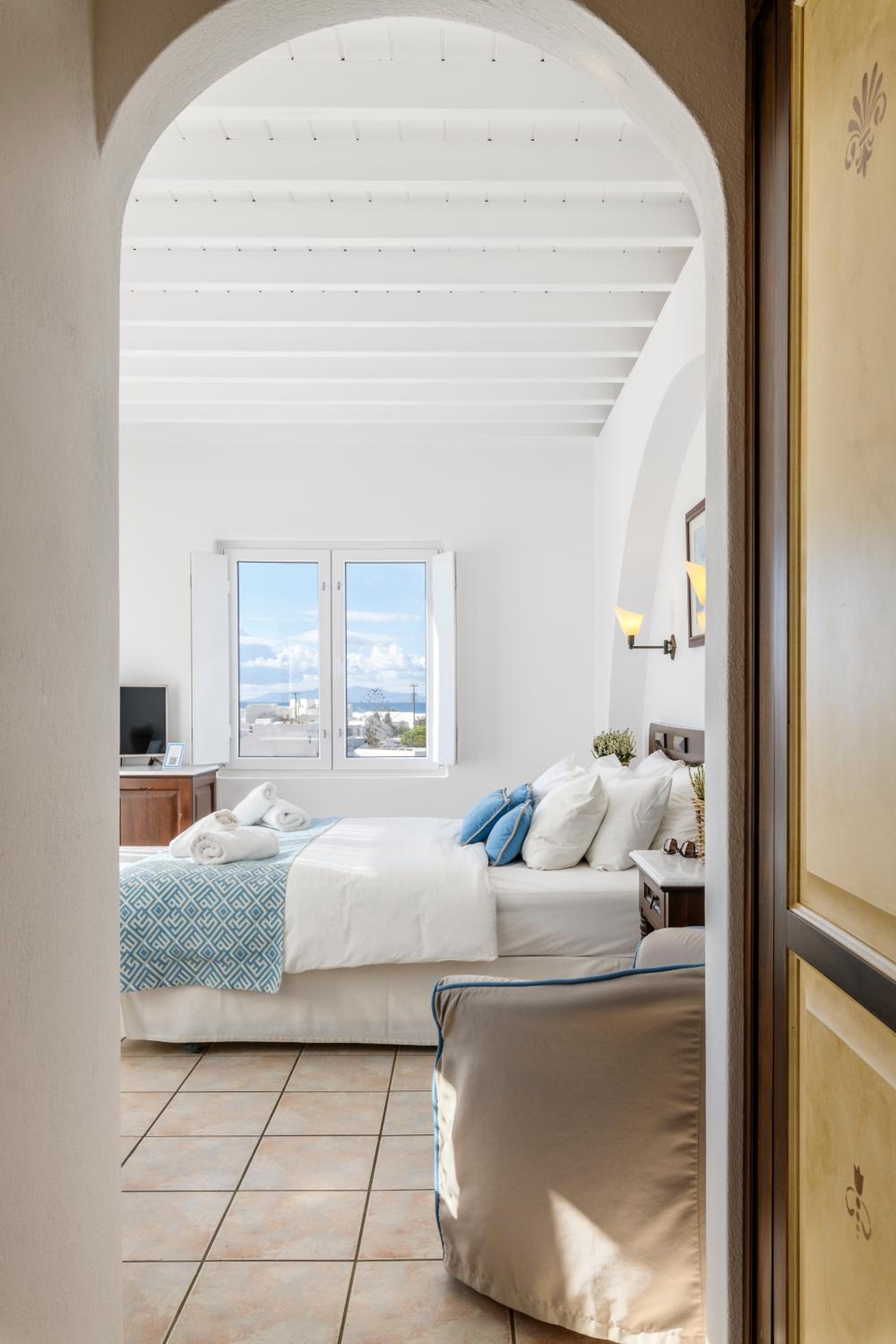Family Room with Balcony - Photo 3