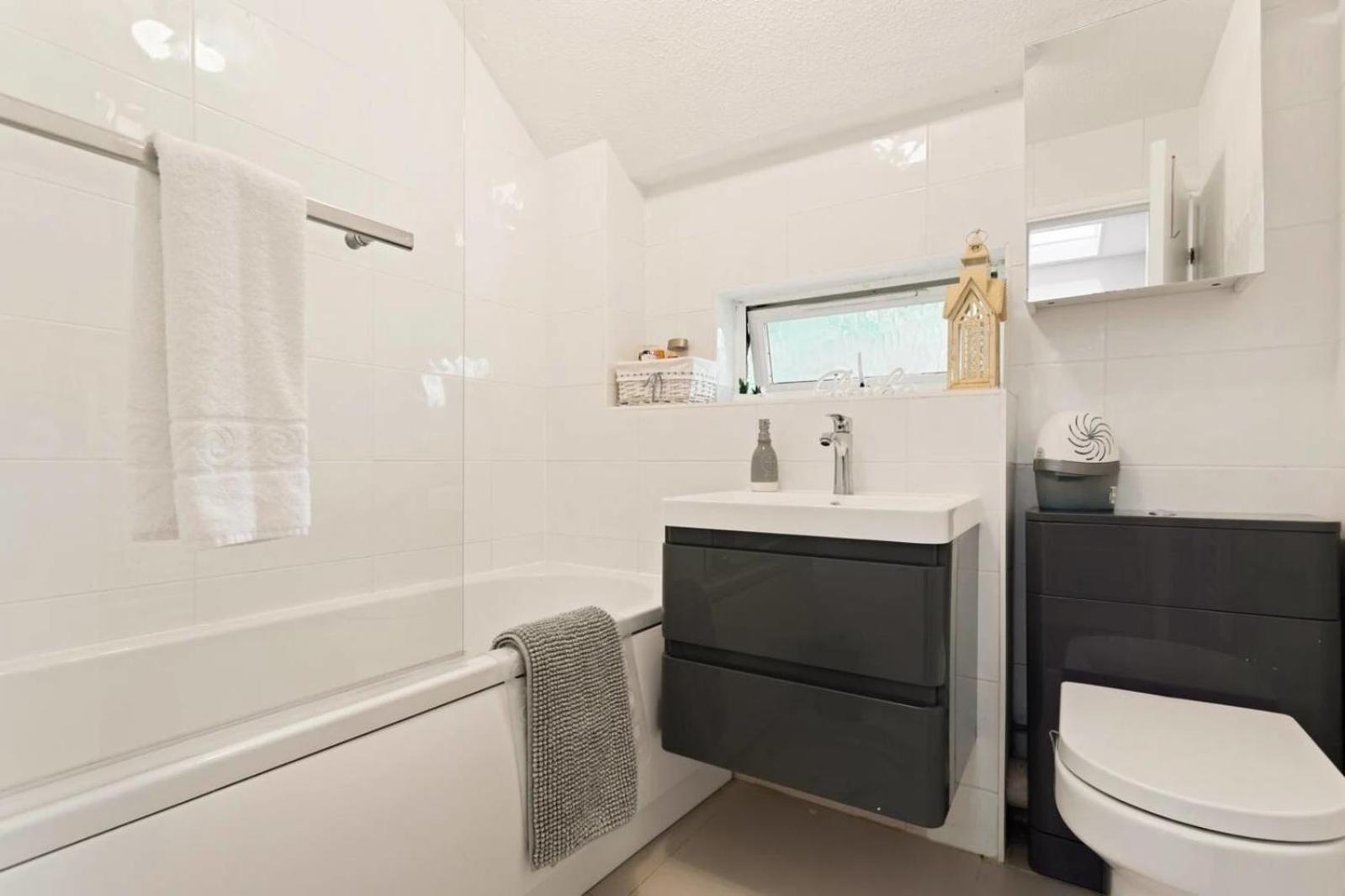 Two-Bedroom House photo 3