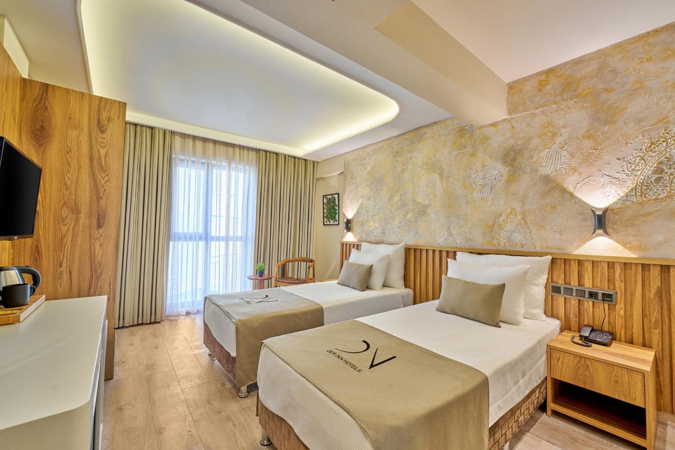 Standard Double Room thumbnail 5