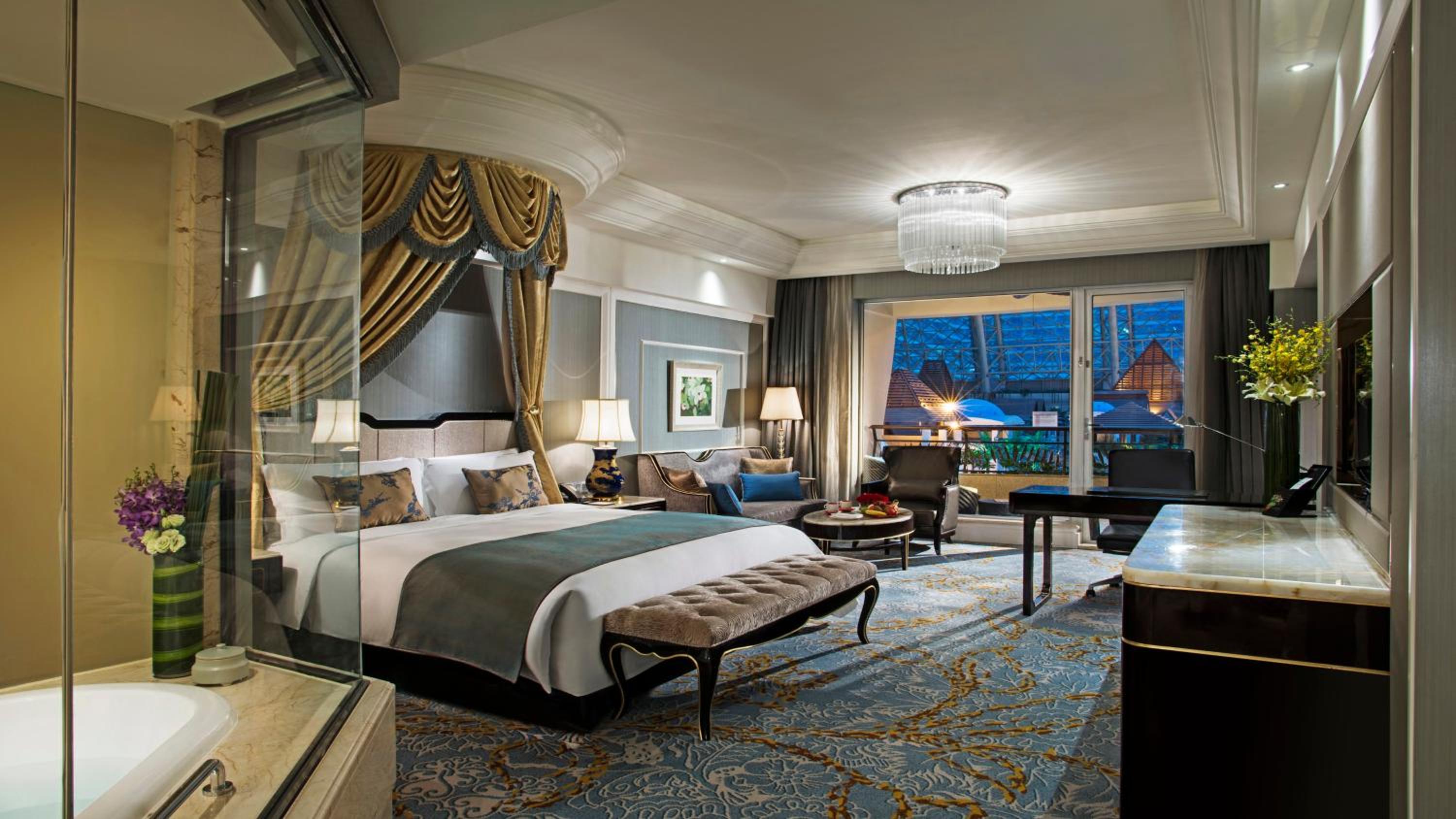 Premium King Room - Club Lounge Access thumbnail 6