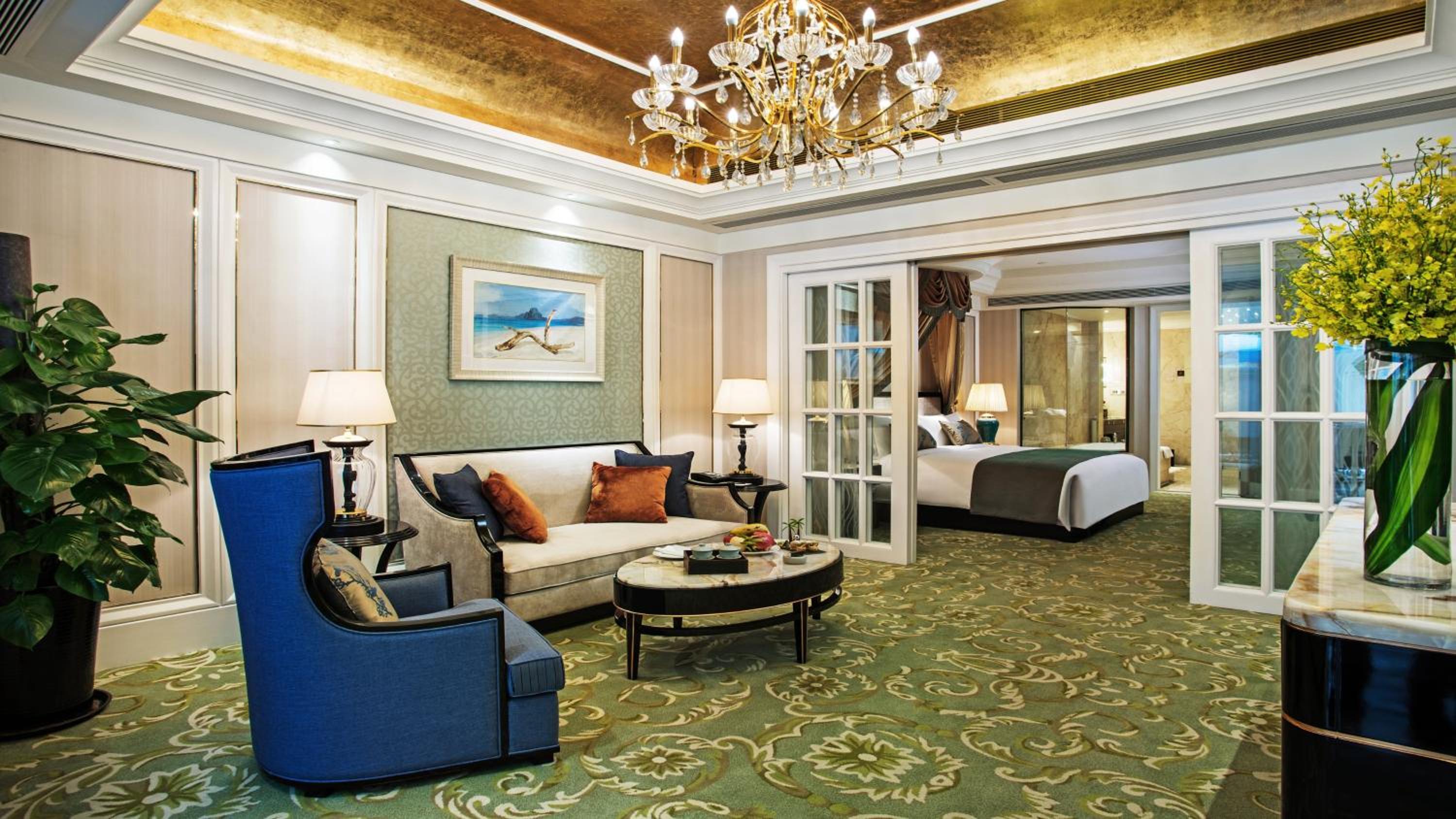 One-Bedroom Suite with Courtyard View thumbnail 6