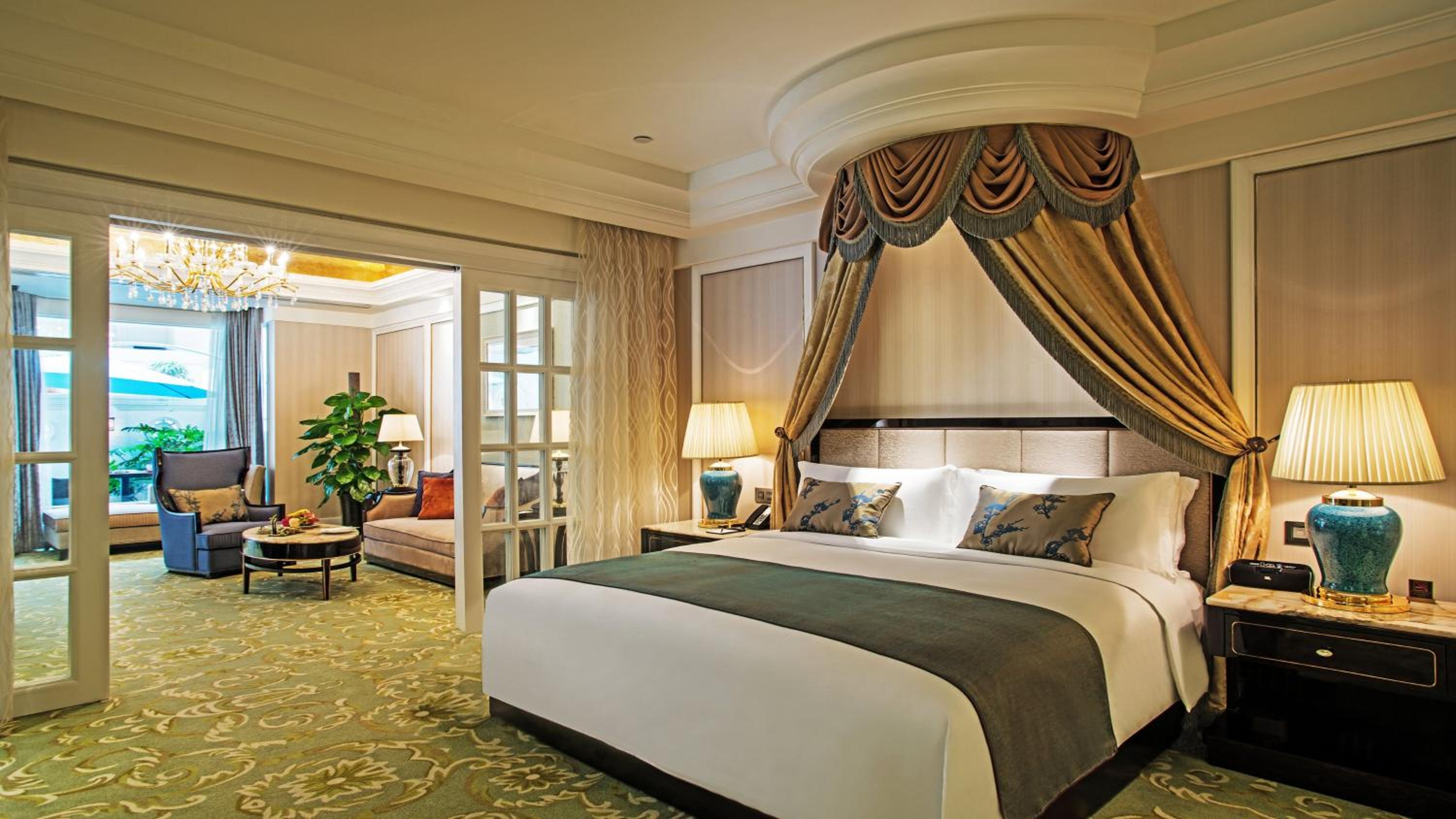 One-Bedroom Suite with Courtyard View