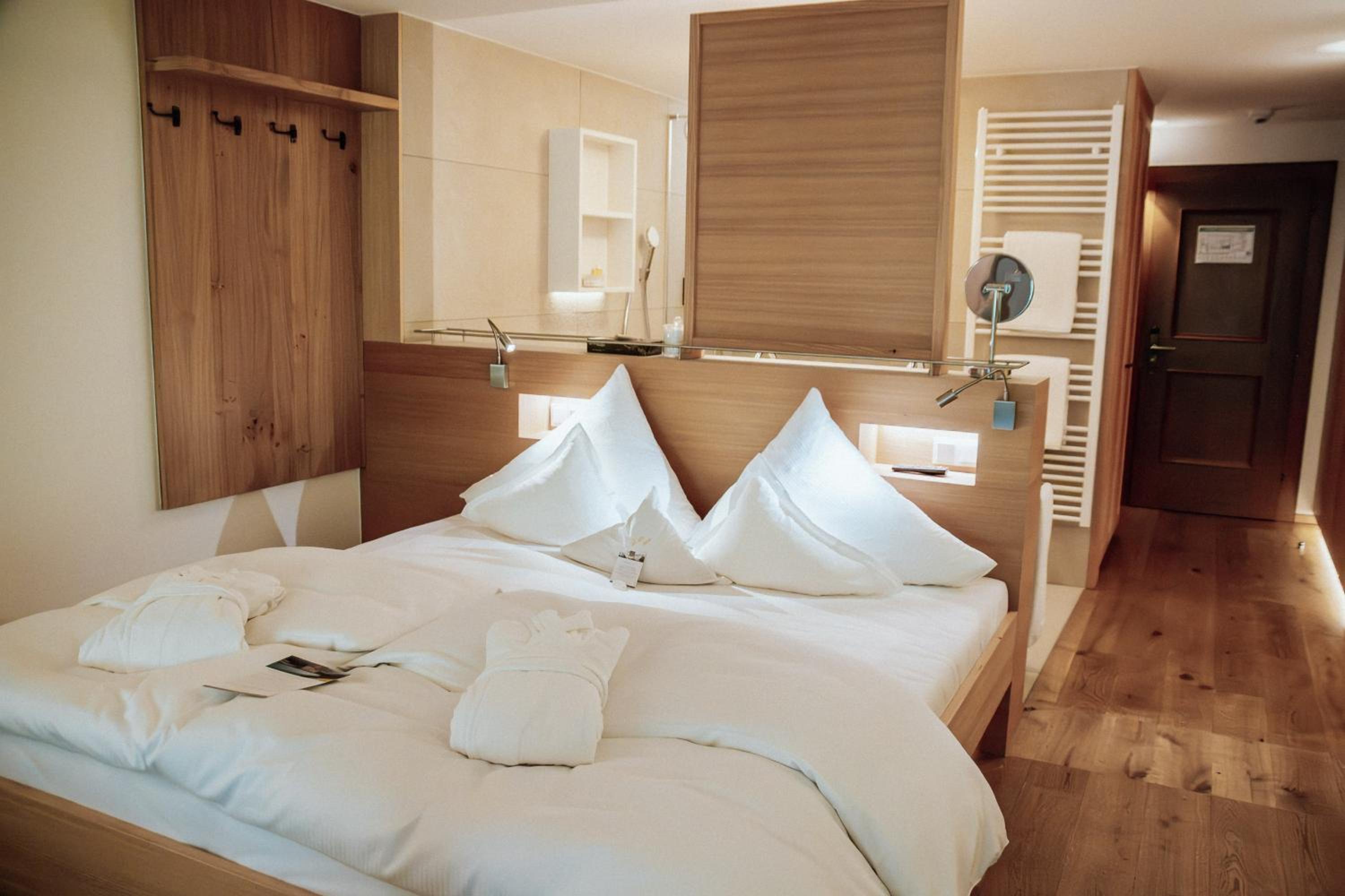 Superior Suite - Photo 12