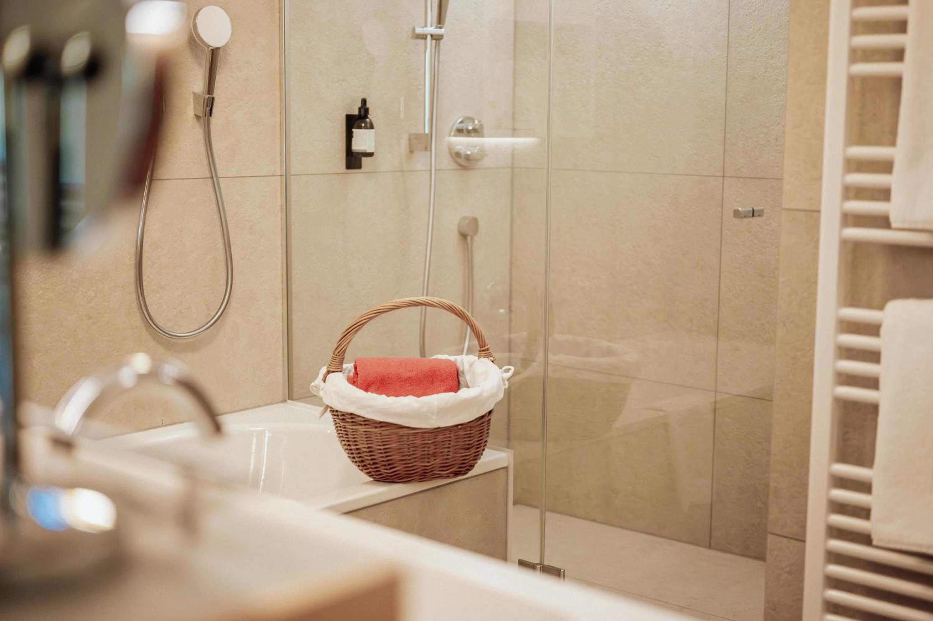 Superior Suite - Photo 13