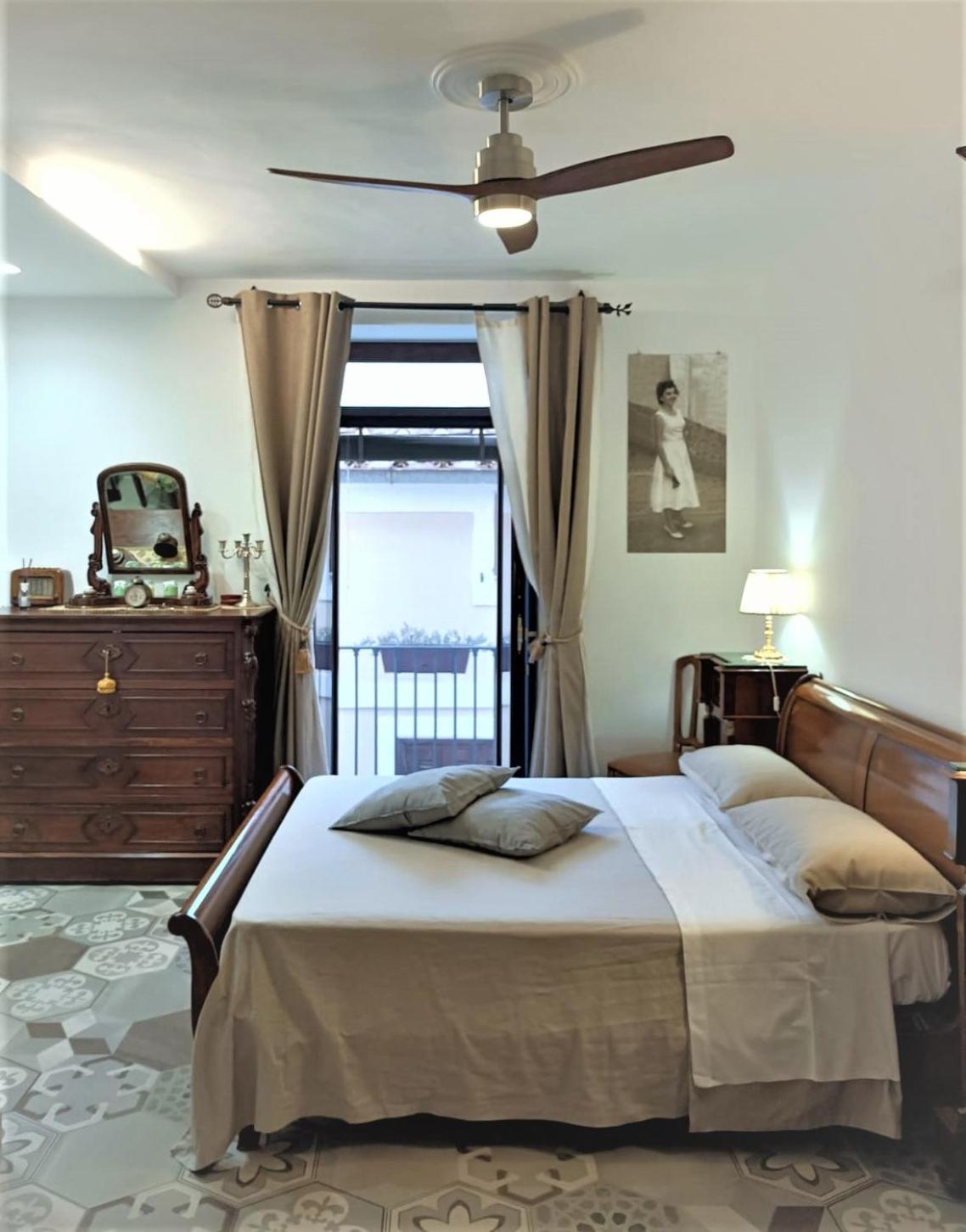 Large Double Room - Photo 1