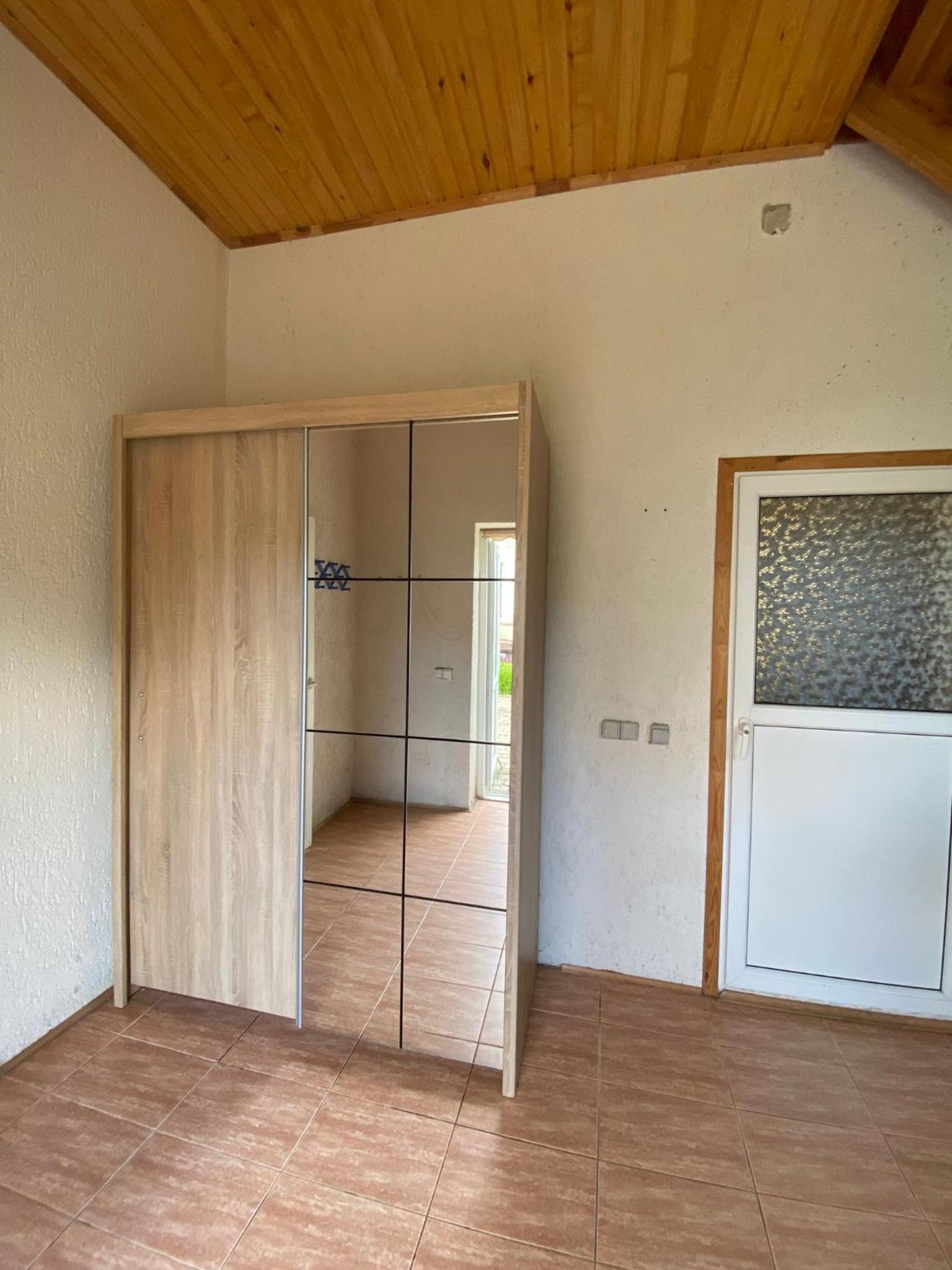 One-Bedroom House photo 1