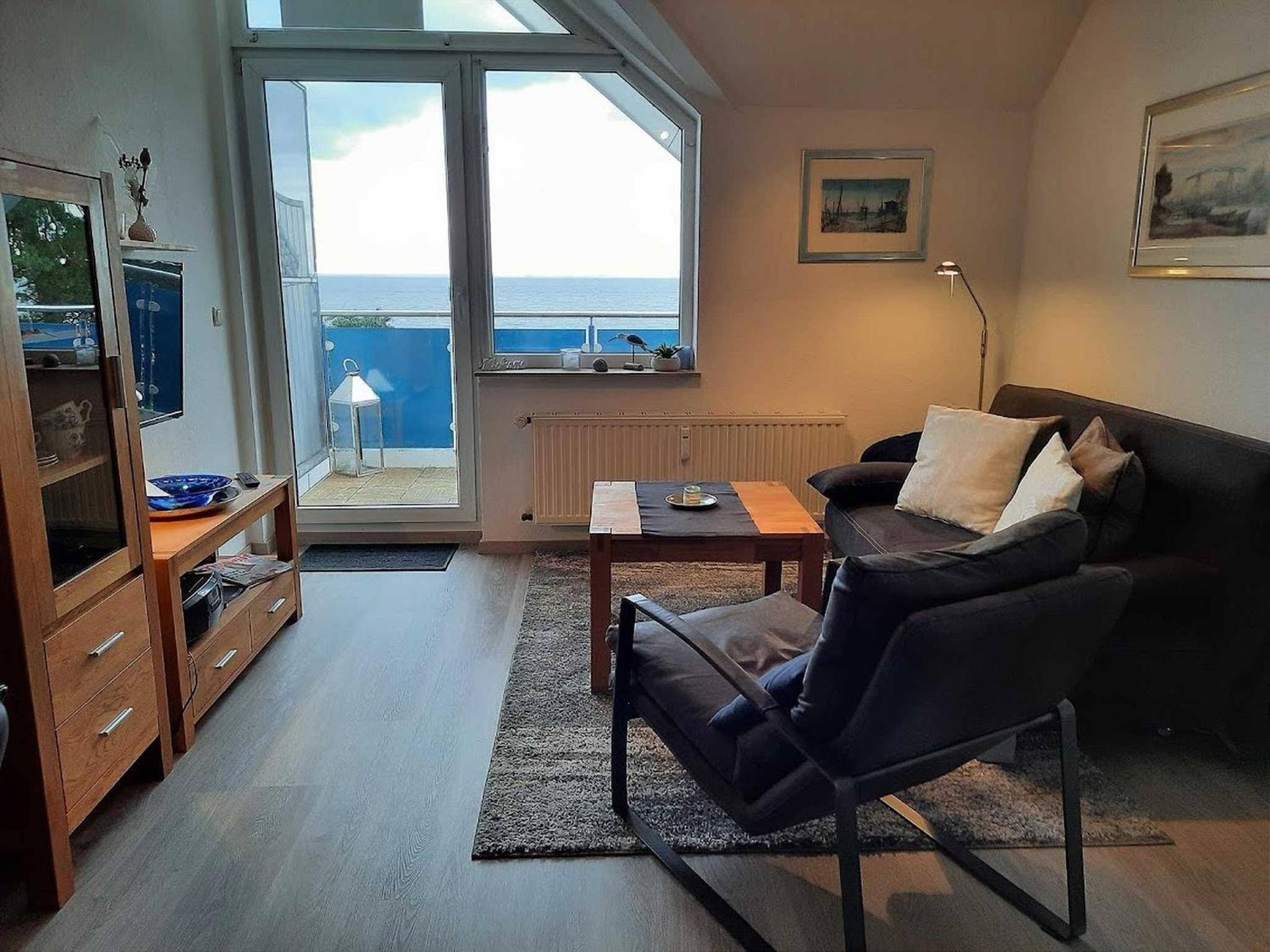One-Bedroom Apartment with Balcony photo 1