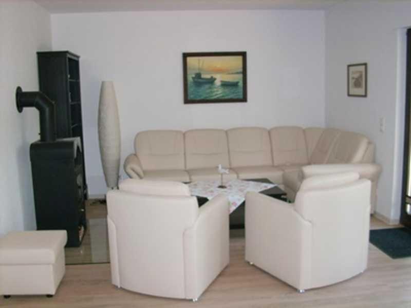 Five-Bedroom House photo 2