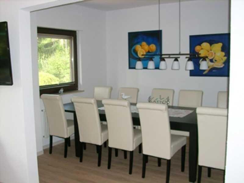 Five-Bedroom House photo 3