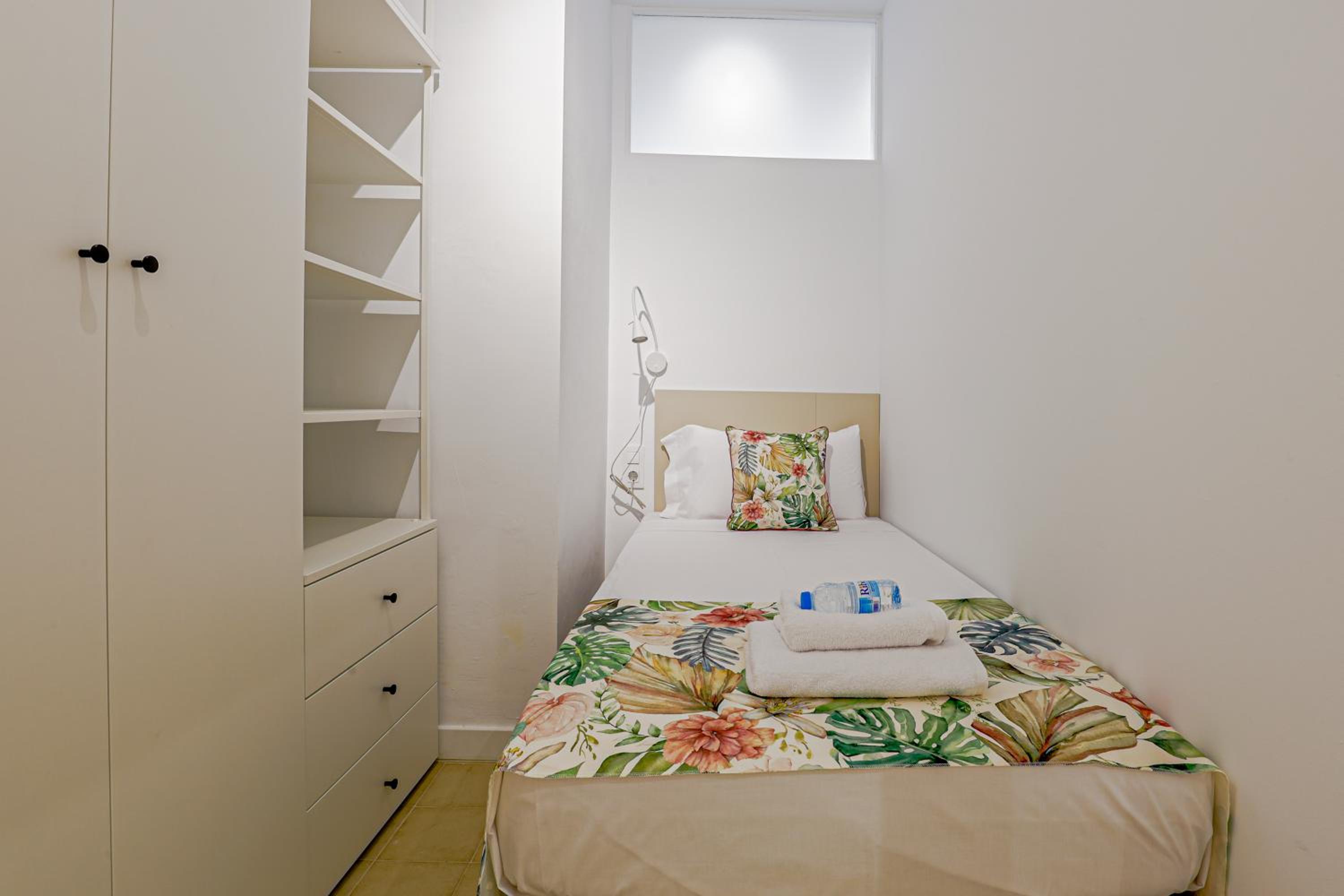 Apartment with Balcony photo 3
