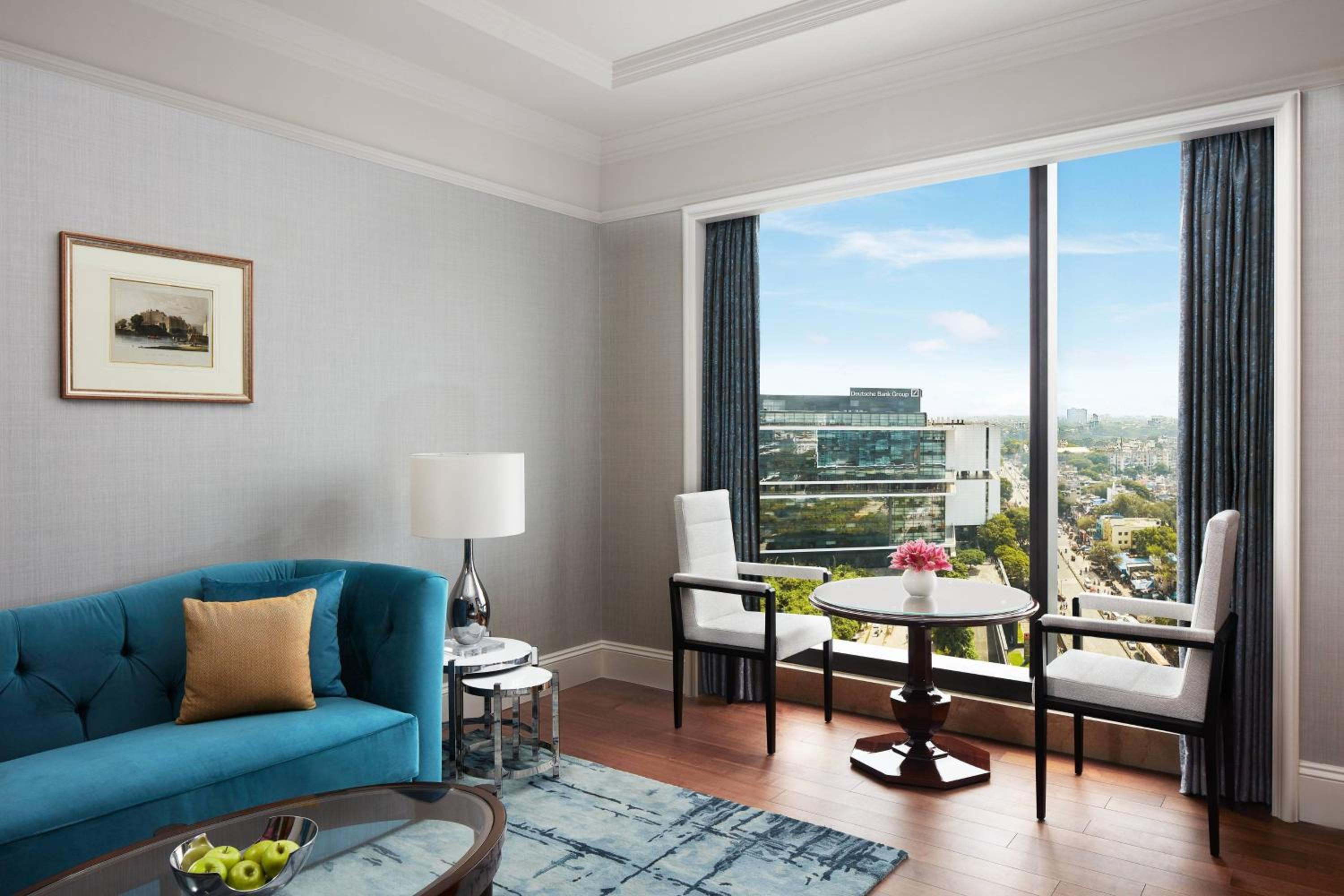 Executive Suite King Room with Club Lounge Access photo 1