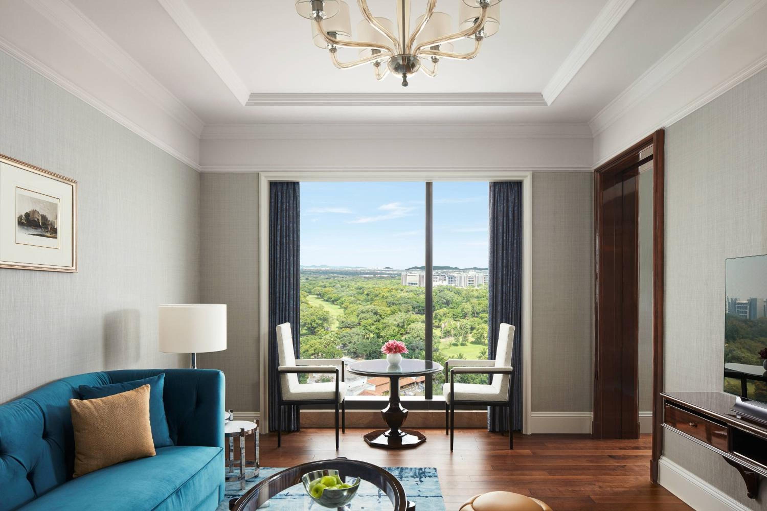 Executive Suite King Room with Club Lounge Access