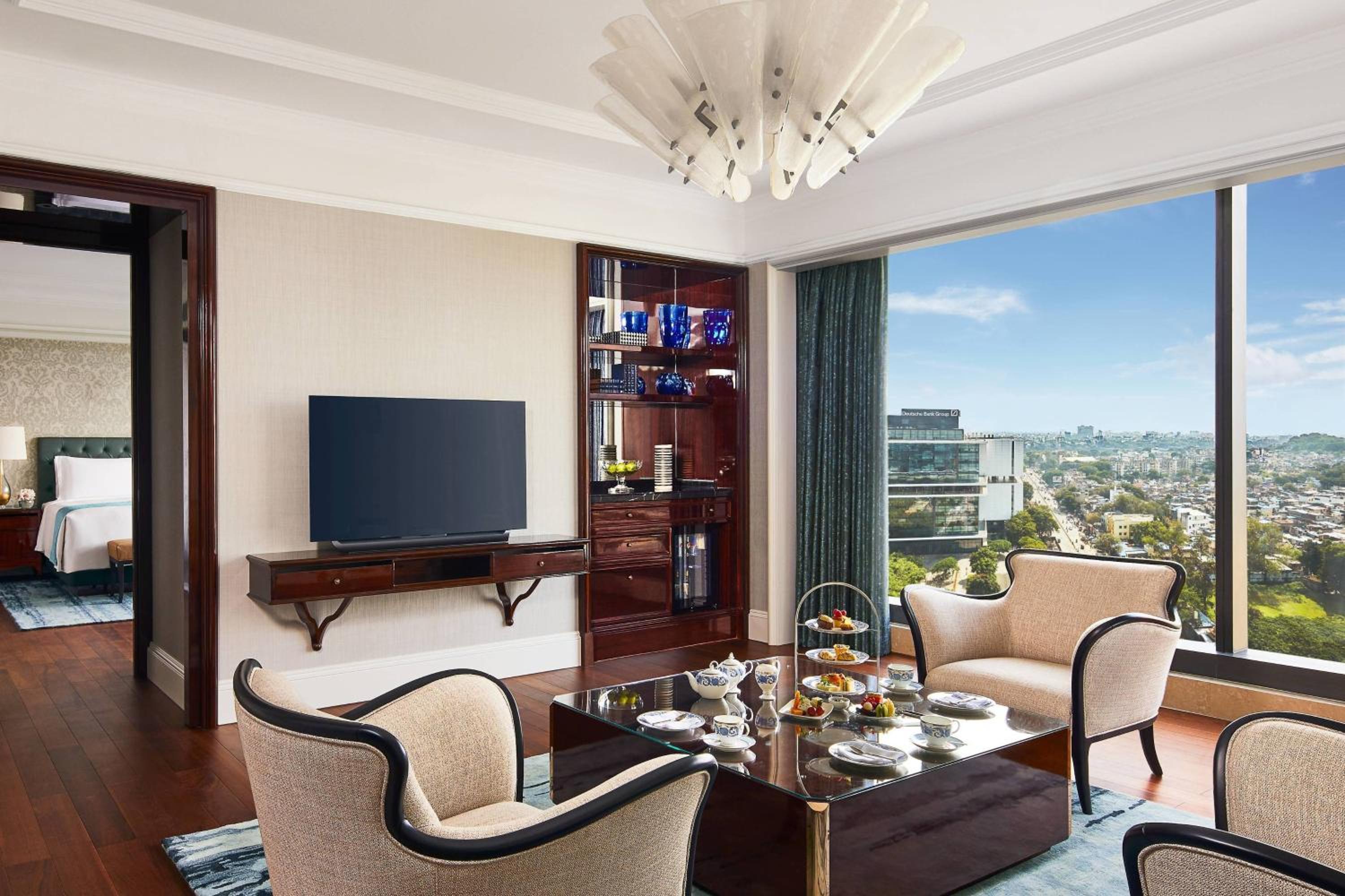 Premier Suite King Room with Club Lounge Access photo 1
