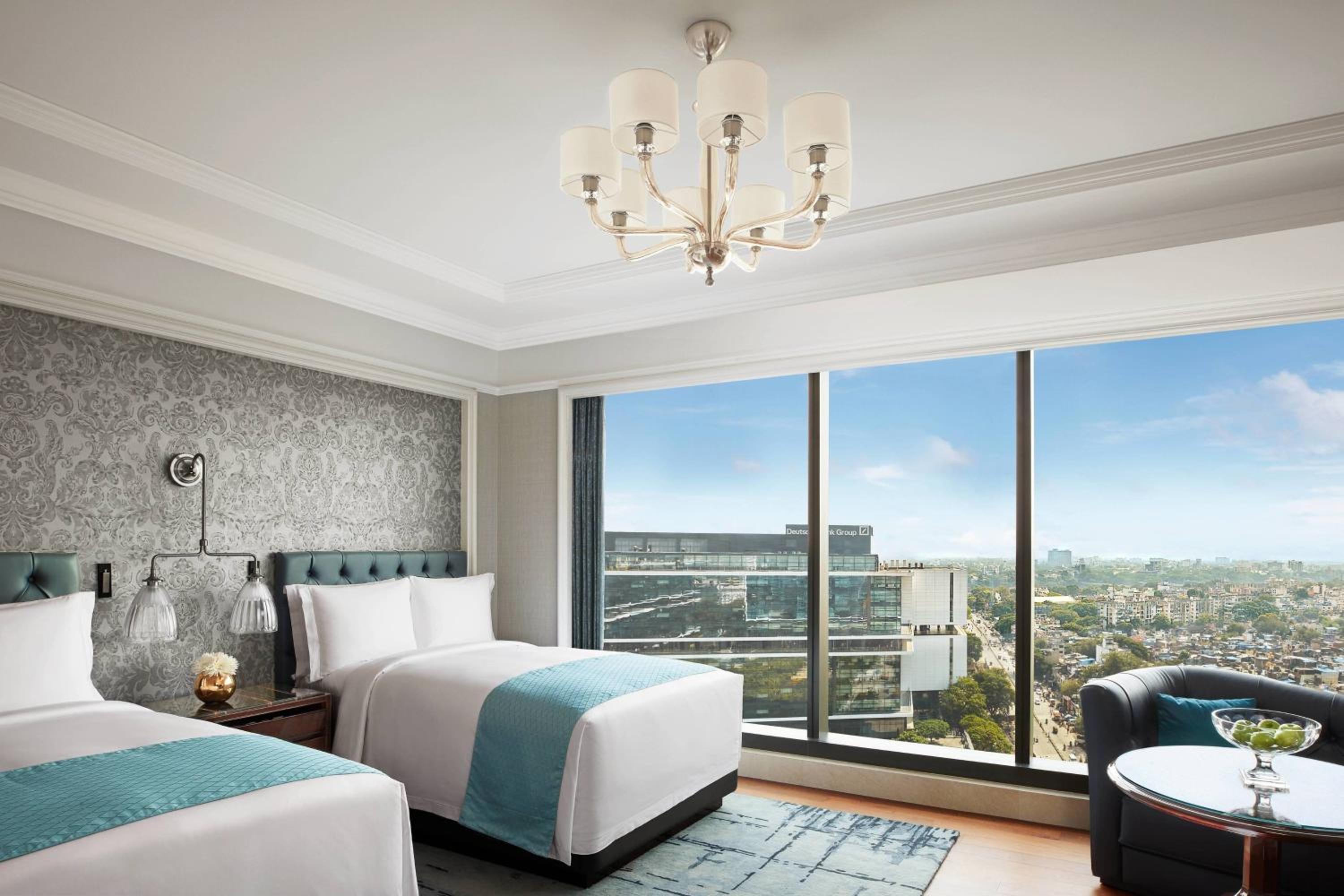 Deluxe Queen Room with City View photo 1