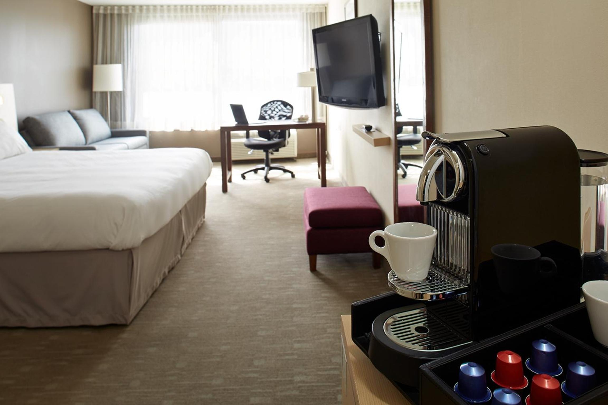 Executive King Room with Sofa Bed - Photo 3