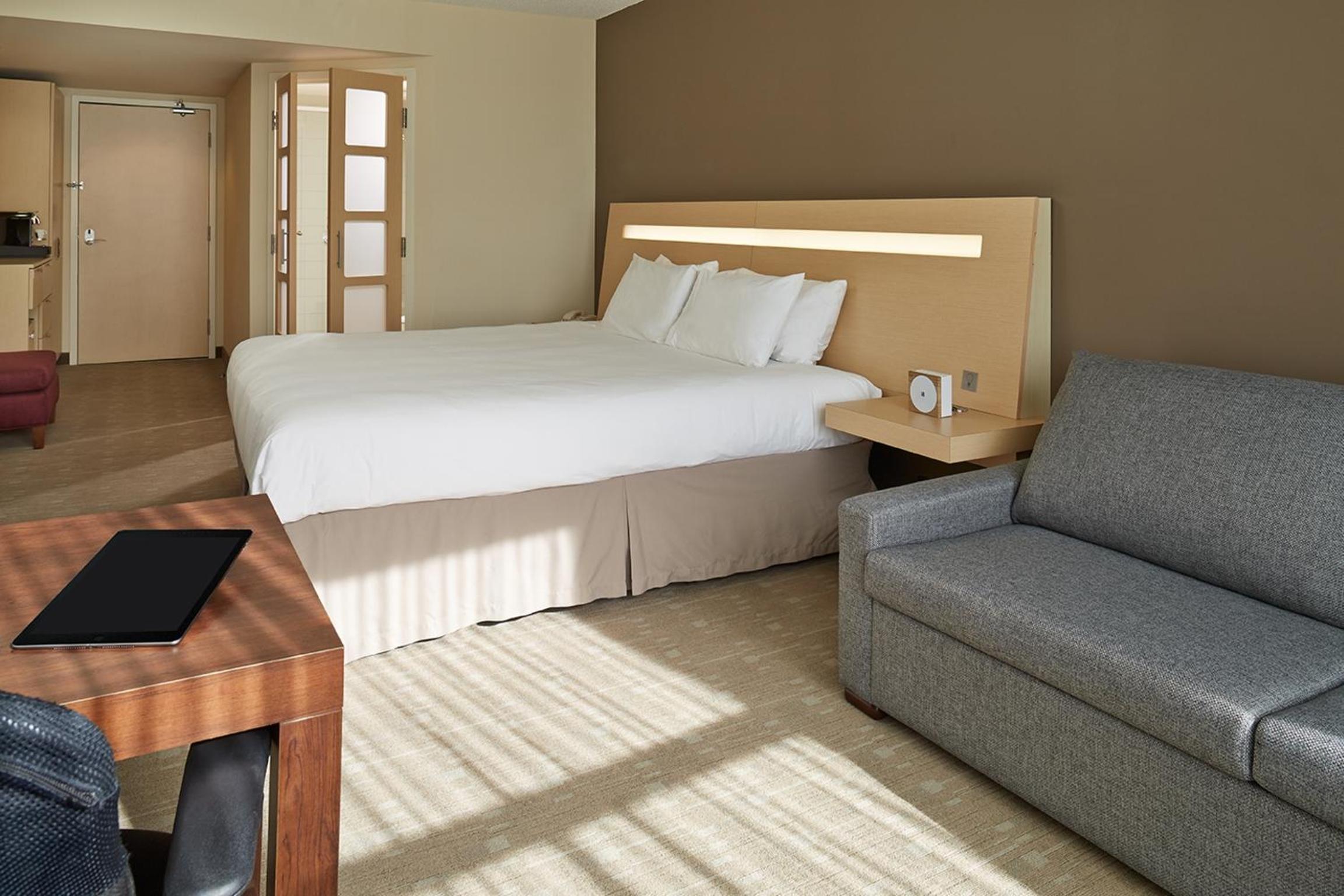 Executive King Room with Sofa Bed - Photo 1