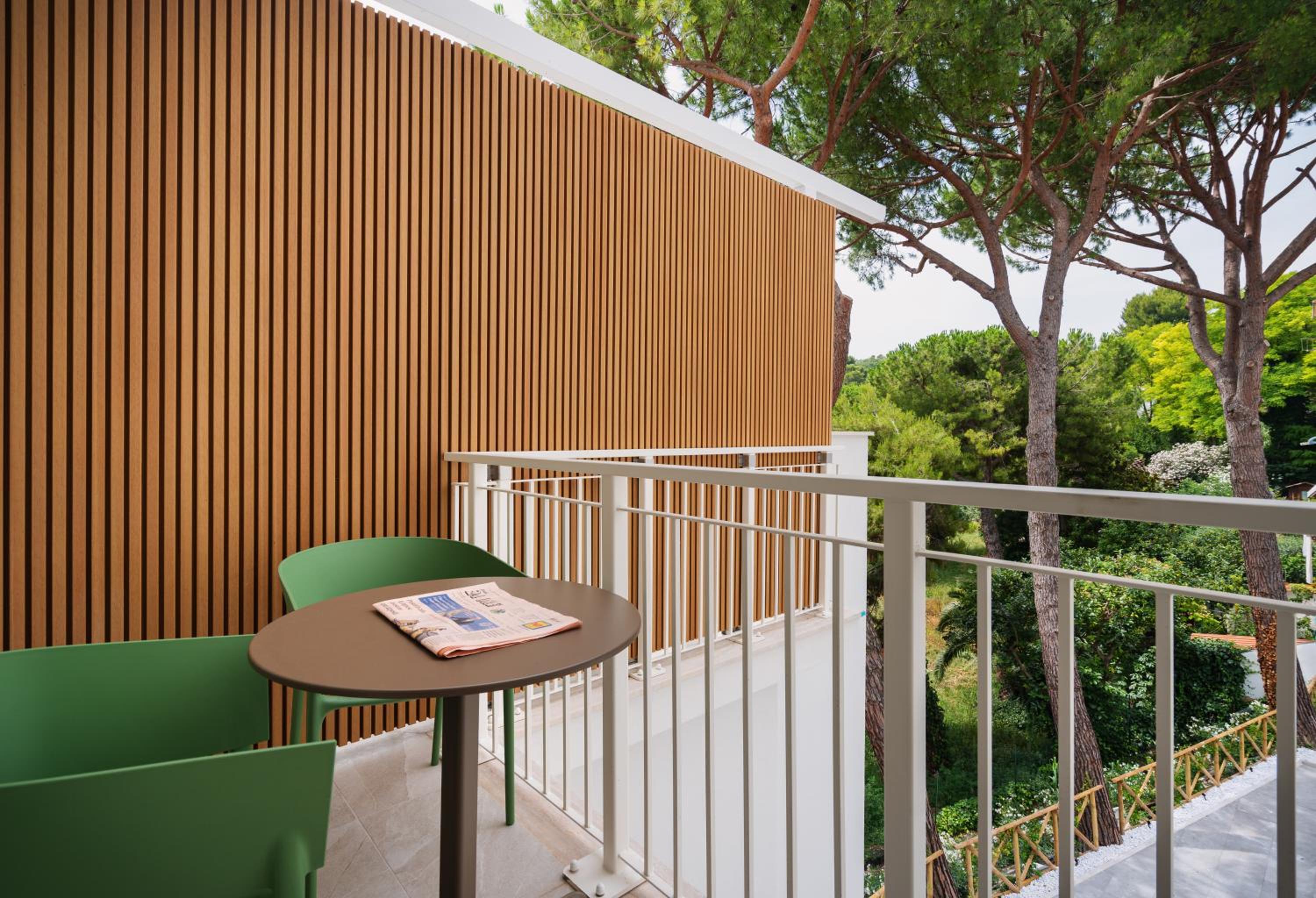 Deluxe Double Room with Balcony - Photo 6