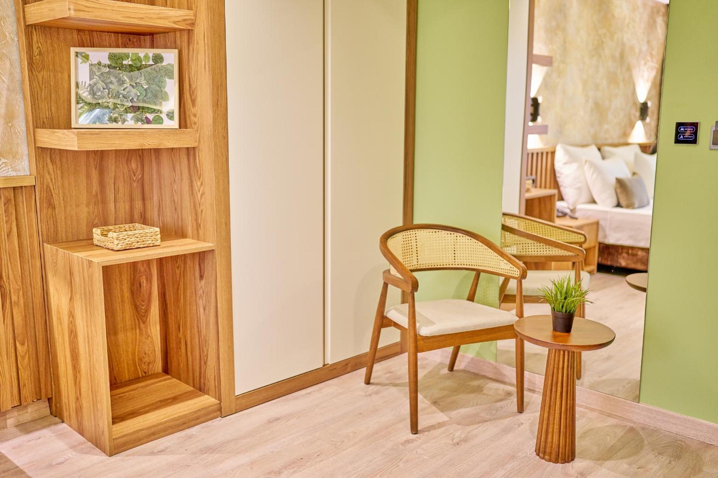 Superior Triple Room thumbnail 5