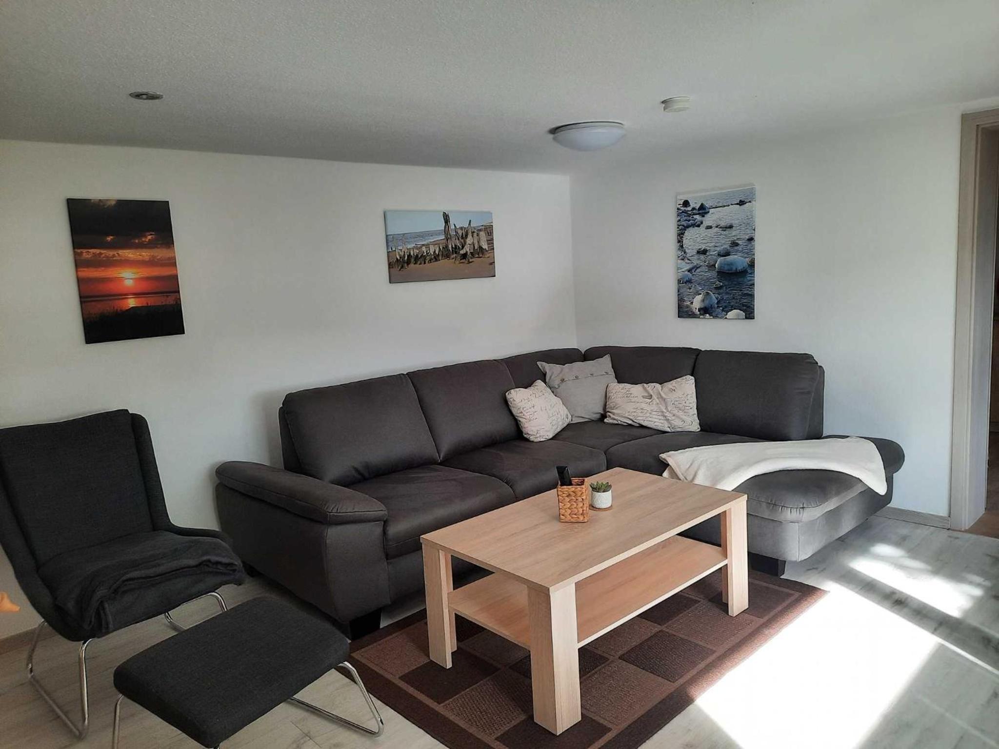 One-Bedroom Apartment with Shower photo 2