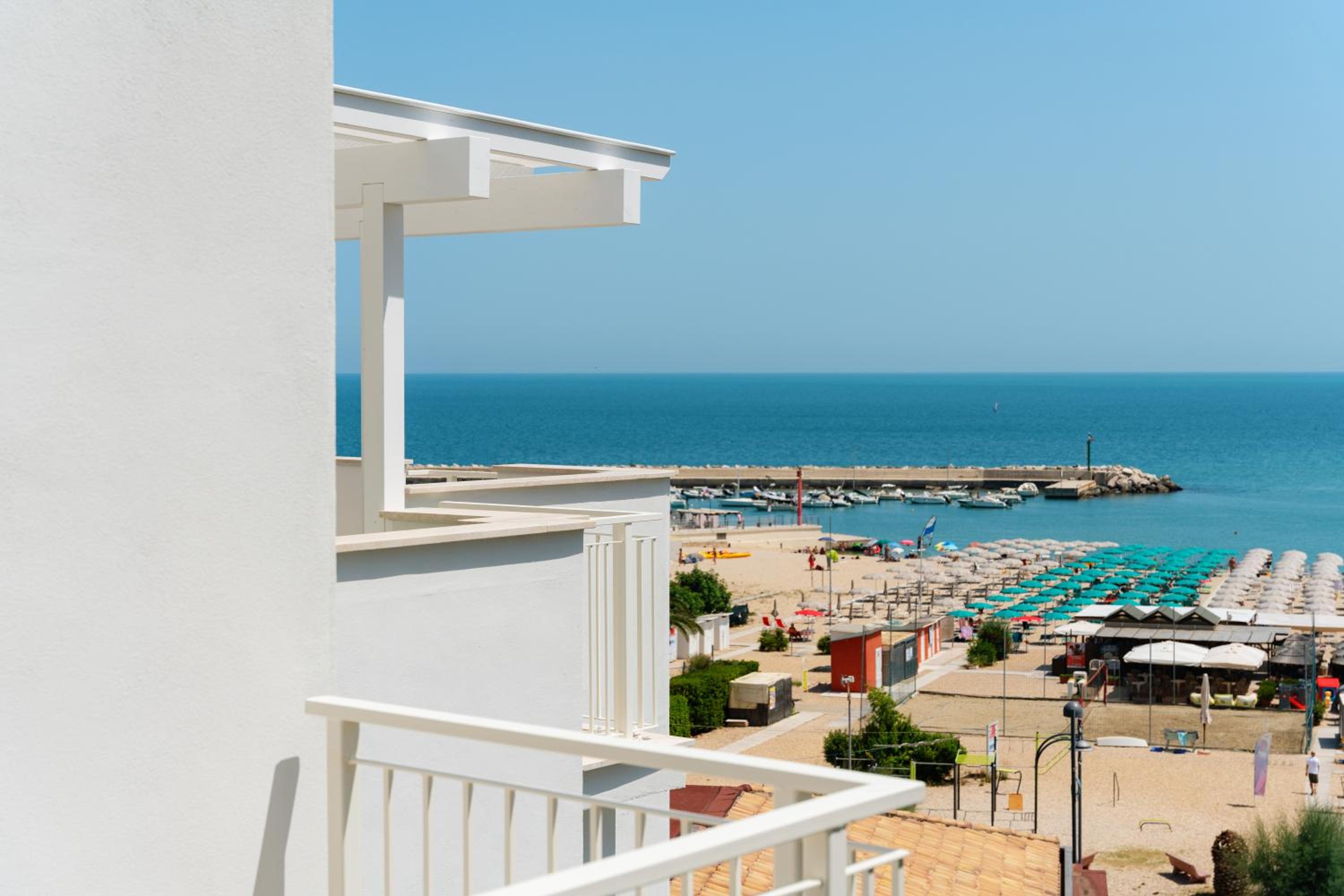 King Room with Sea View - Photo 14