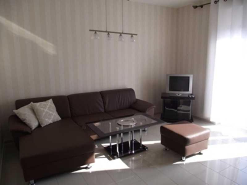 Three-Bedroom Apartment with Shower photo 1