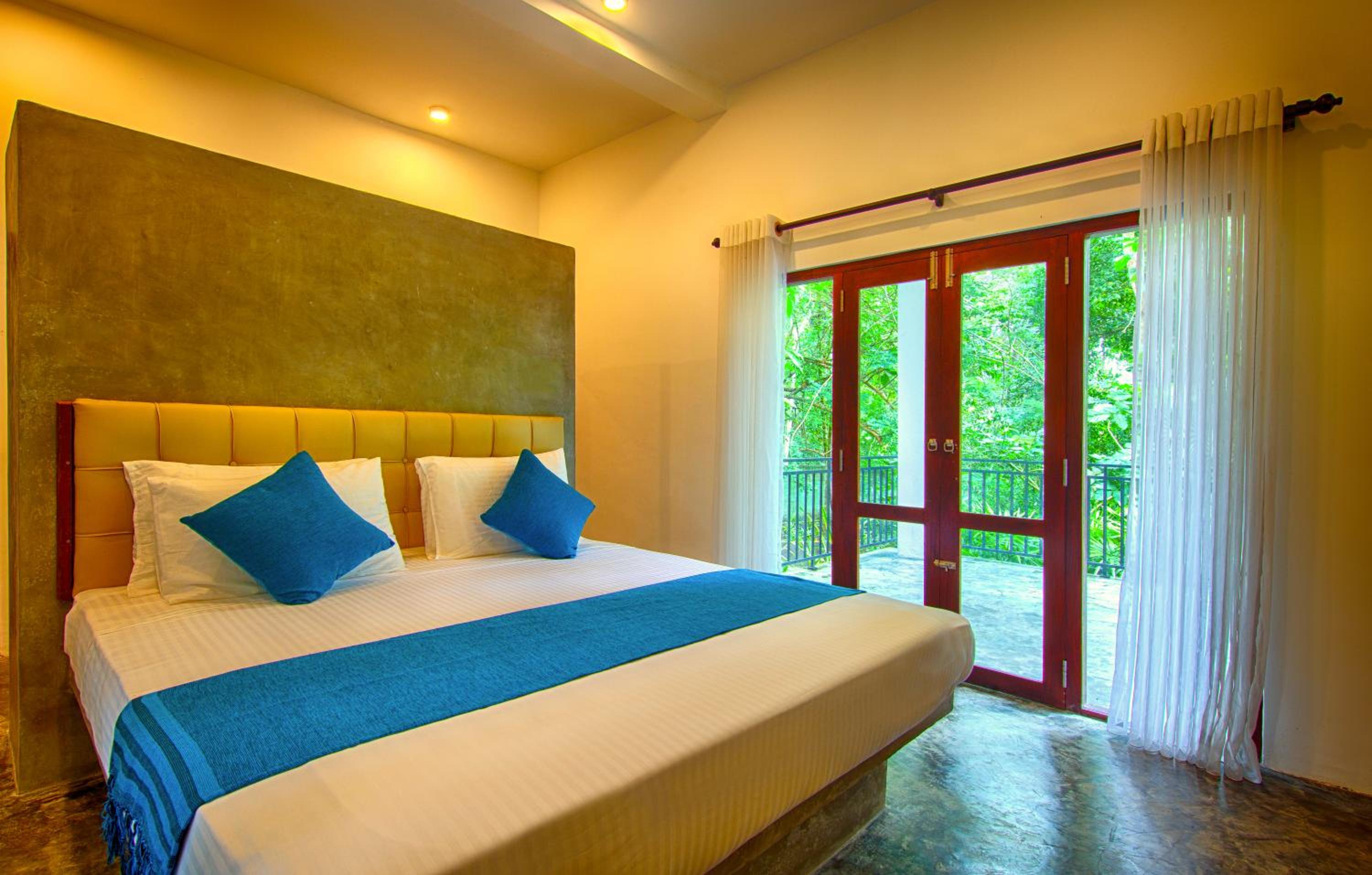 Deluxe Double Room with Balcony photo 1