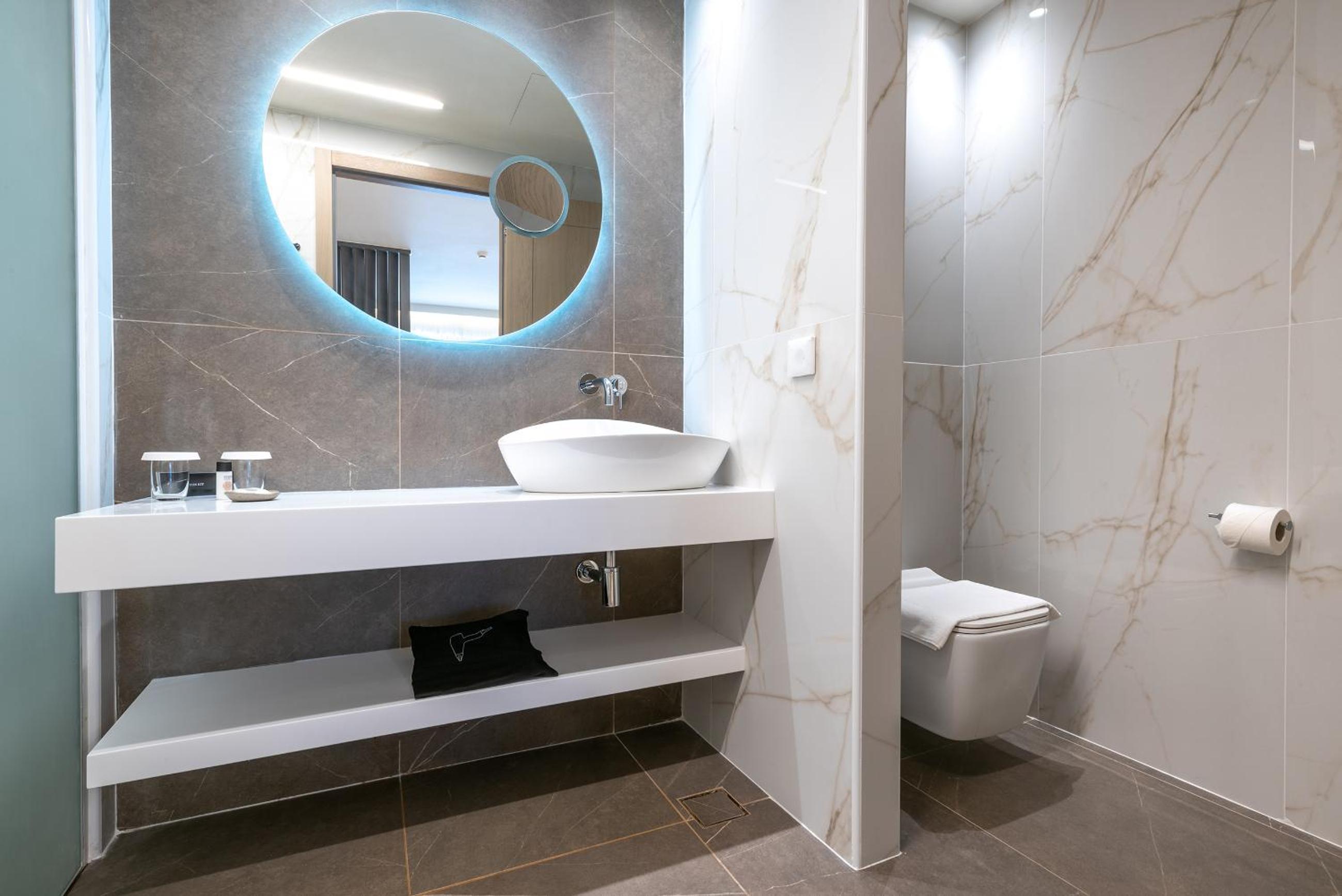 Deluxe Suite - Photo 8