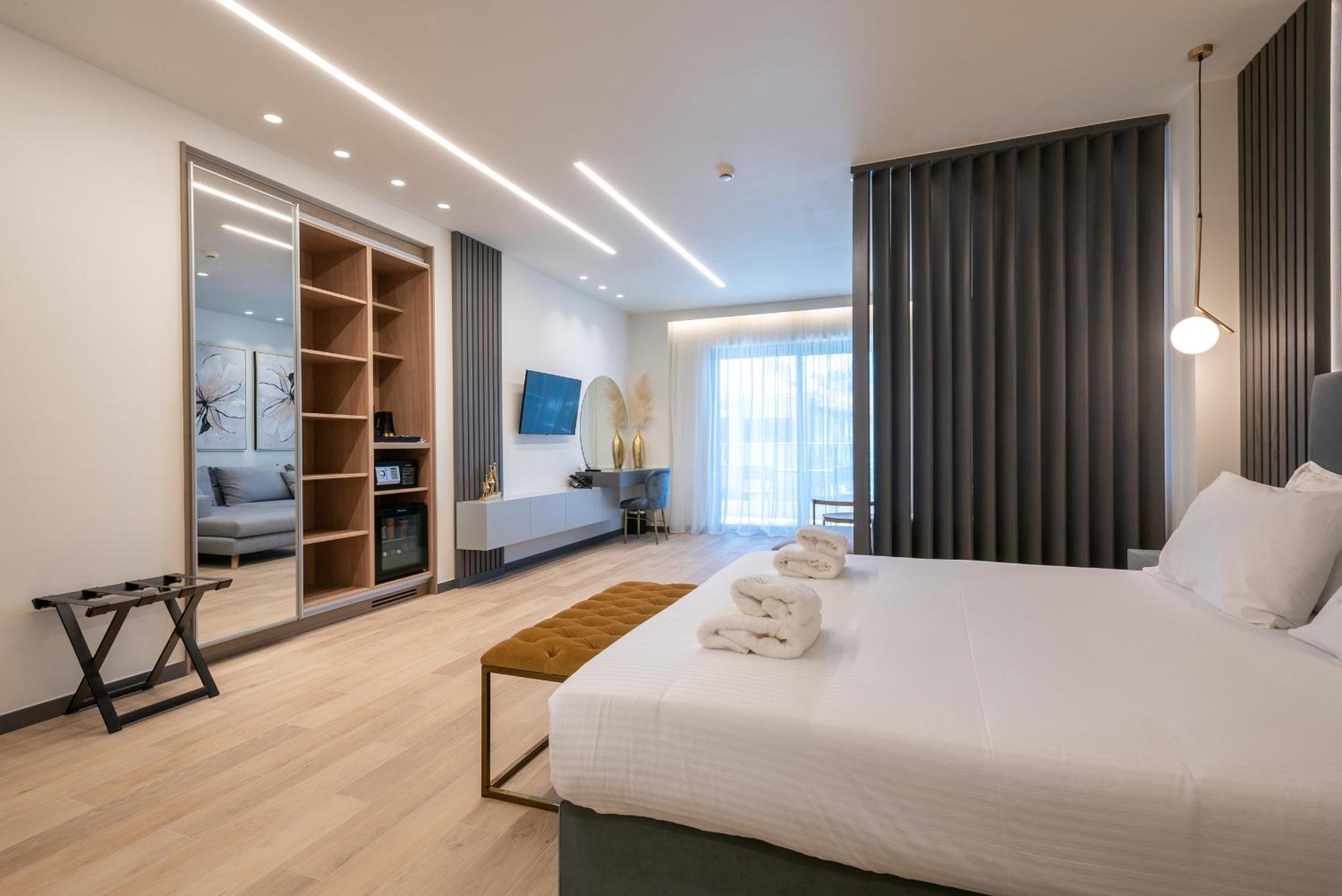 Deluxe Suite - Photo 2